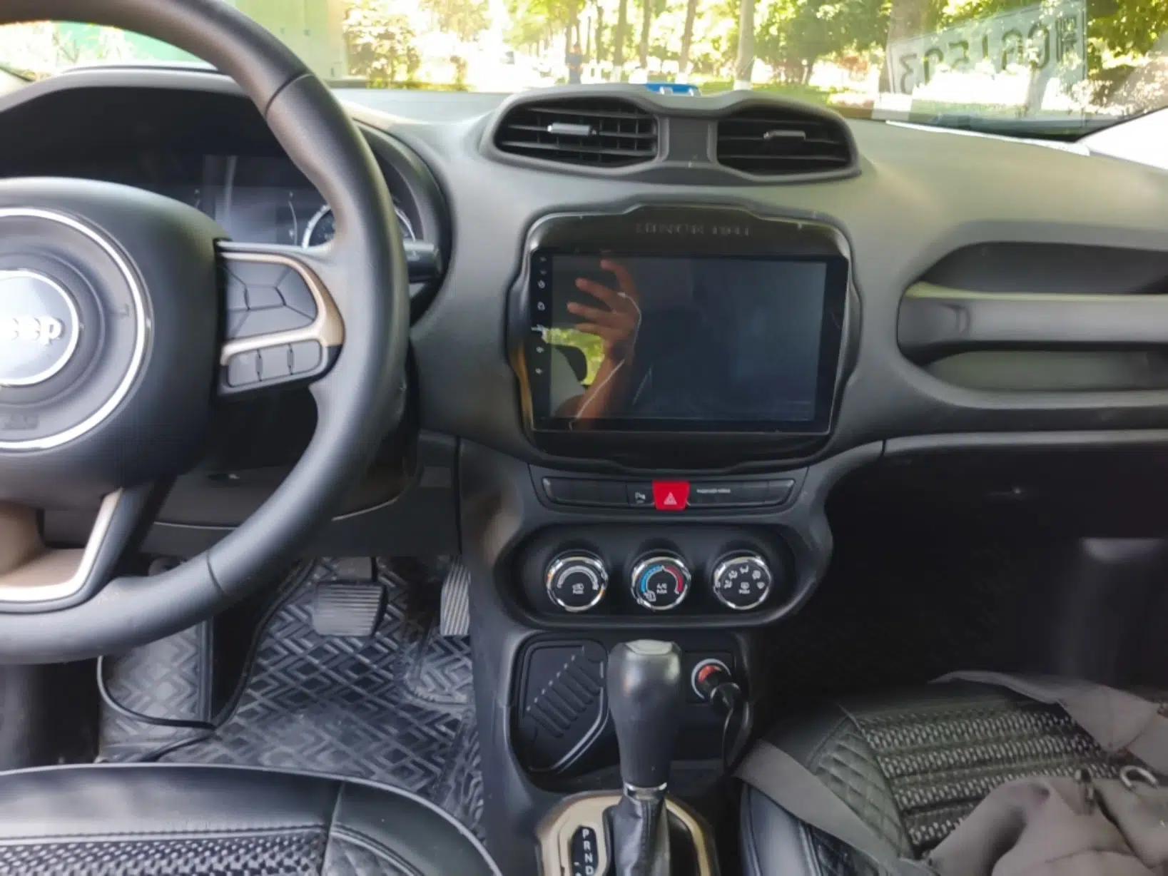 Jeep Renegade 2017 180T Automatic High-Energy Version — миниатюра 15