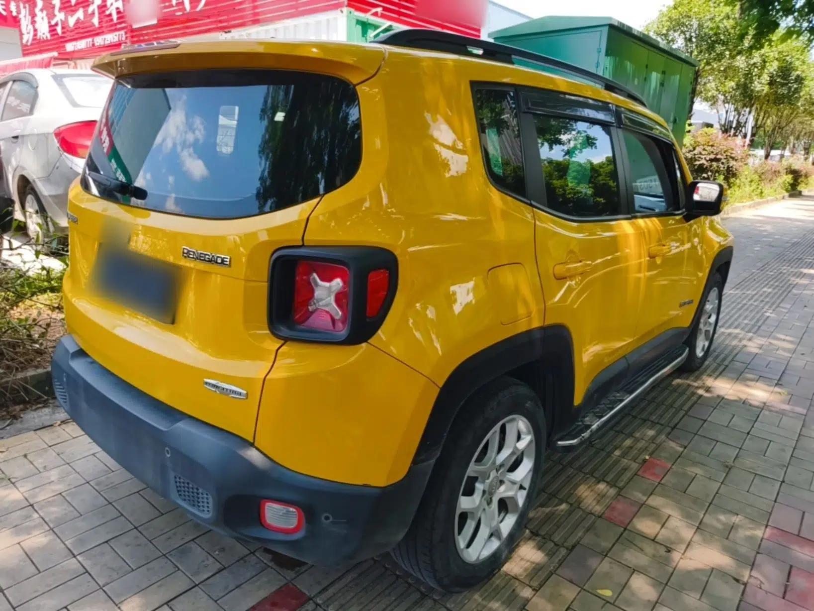 Jeep Renegade 2017 180T Automatic High-Energy Version — миниатюра 6