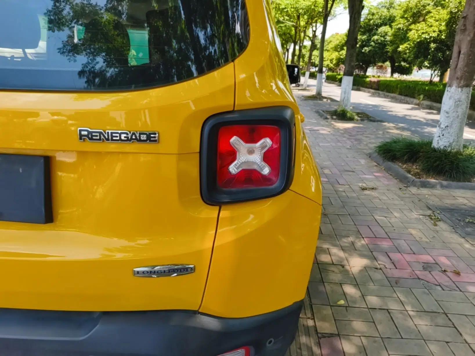 Jeep Renegade 2017 180T Automatic High-Energy Version — миниатюра 9