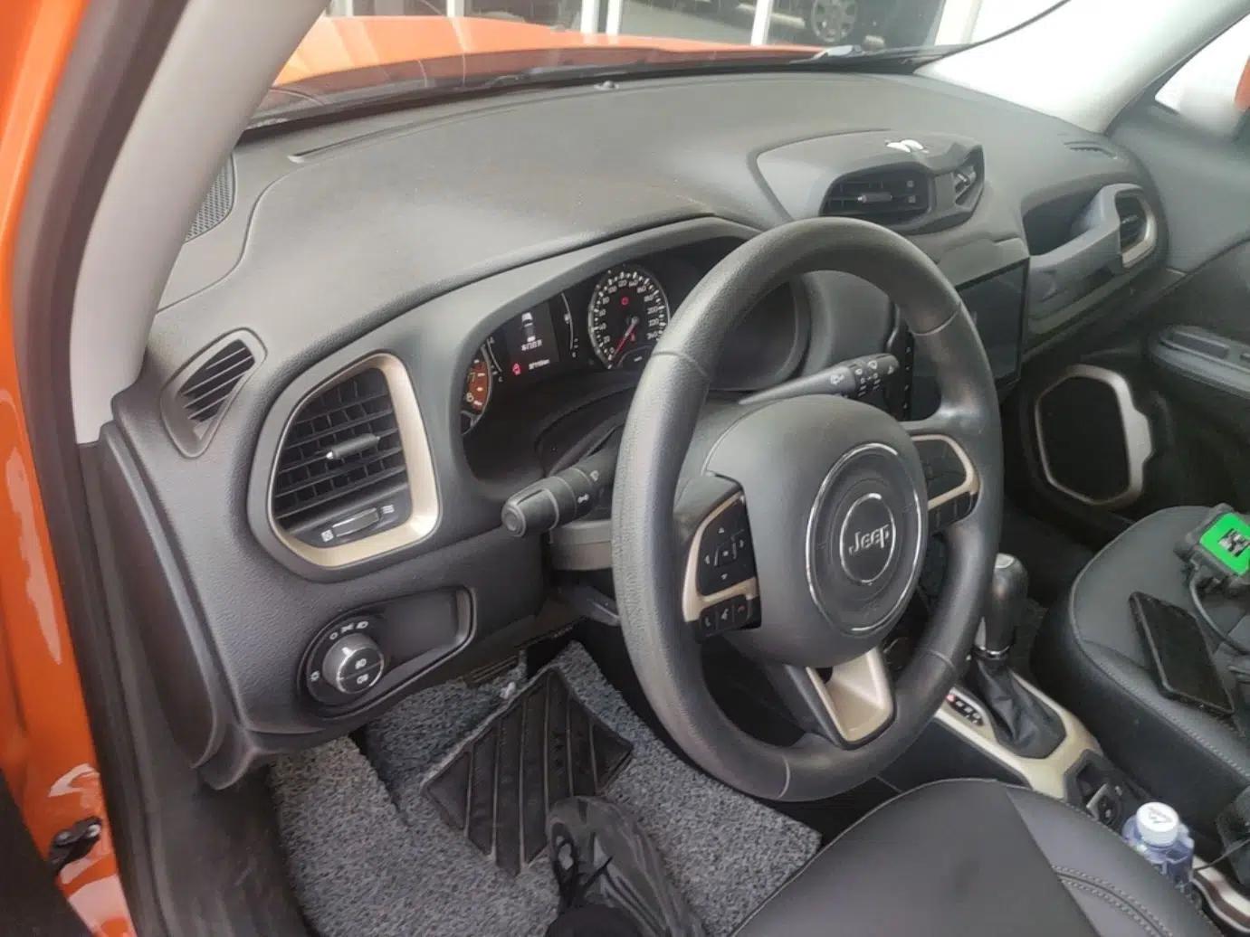 Jeep Renegade 2016 1.4T Automatic Jingneng Edition — миниатюра 12