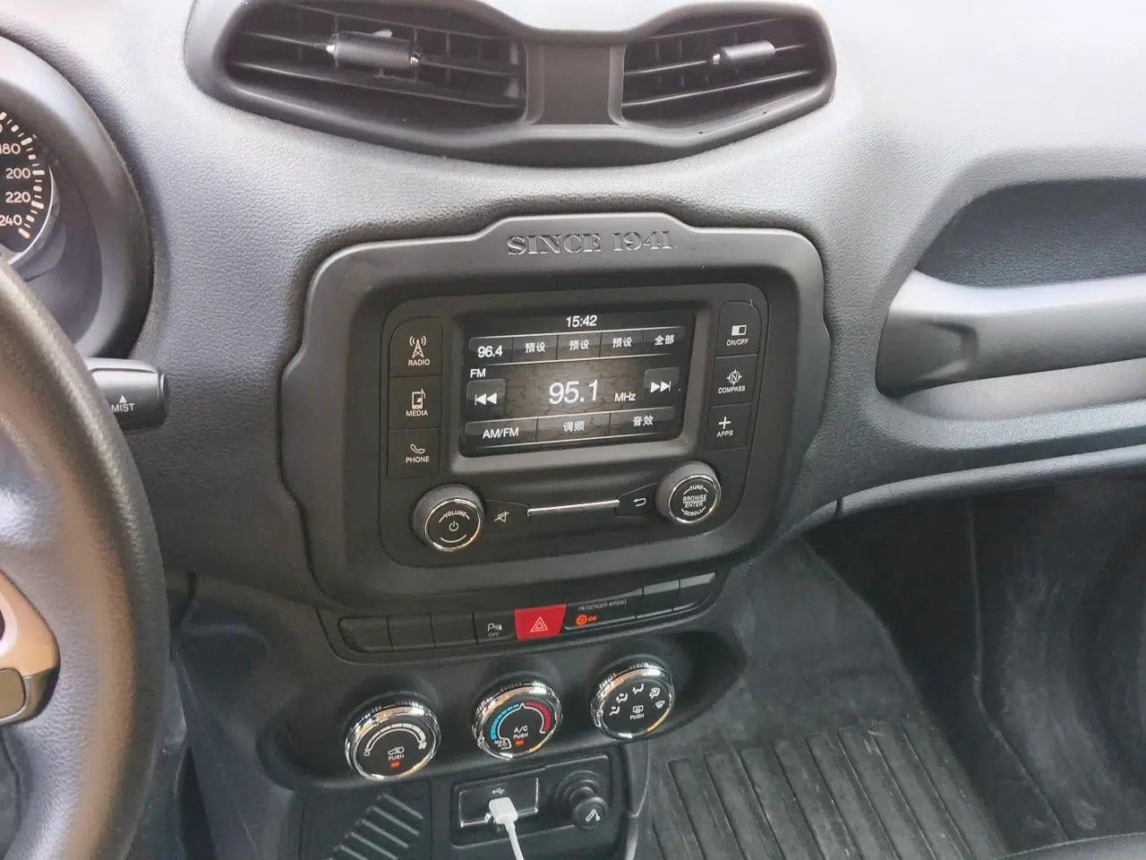 Jeep Renegade 2016 1.4T Automatic Jingneng Edition — миниатюра 13