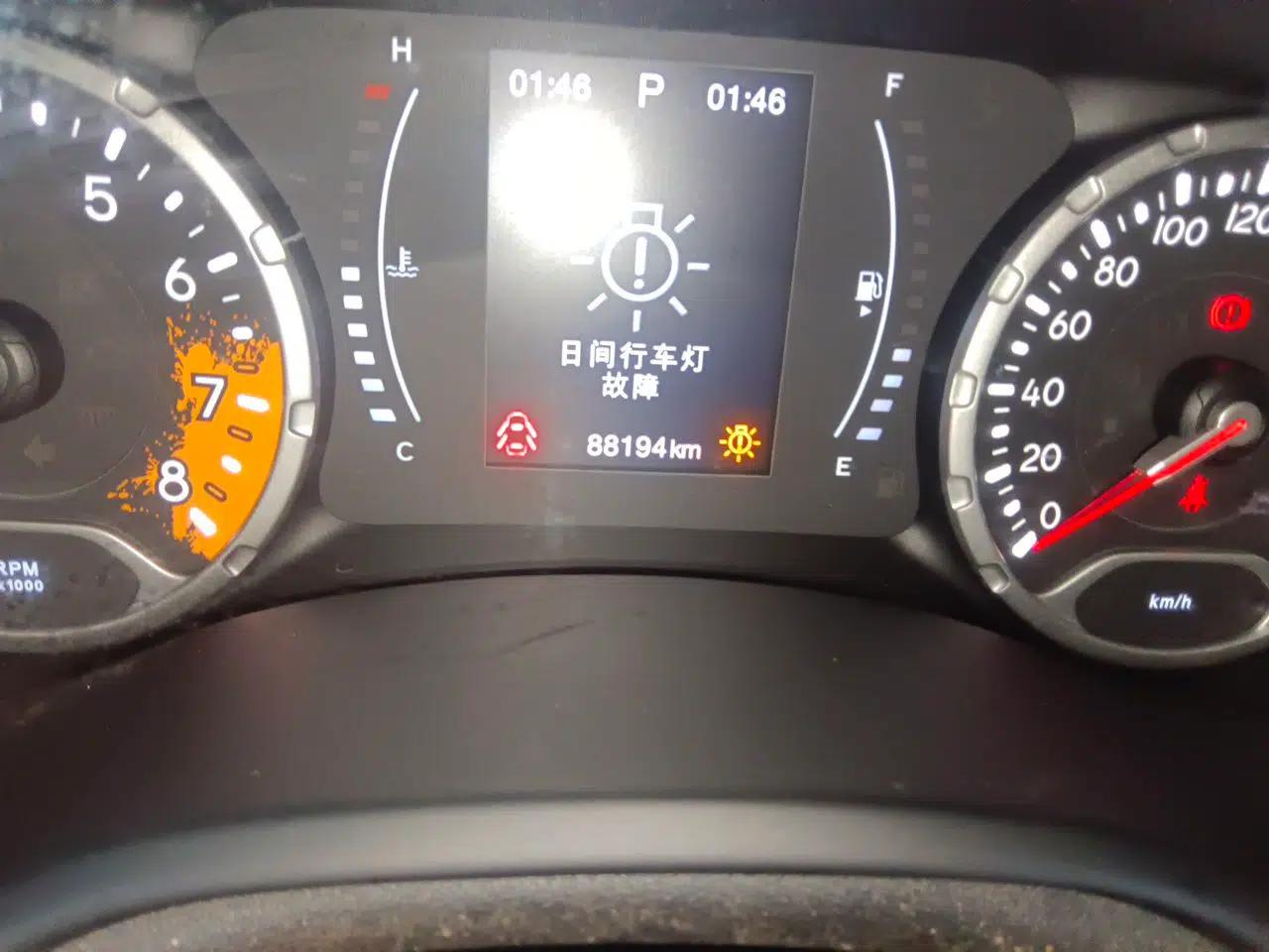 Jeep Renegade 2018 Connected Large Screen Version 180T Automatic High-Energy Edition — миниатюра 12