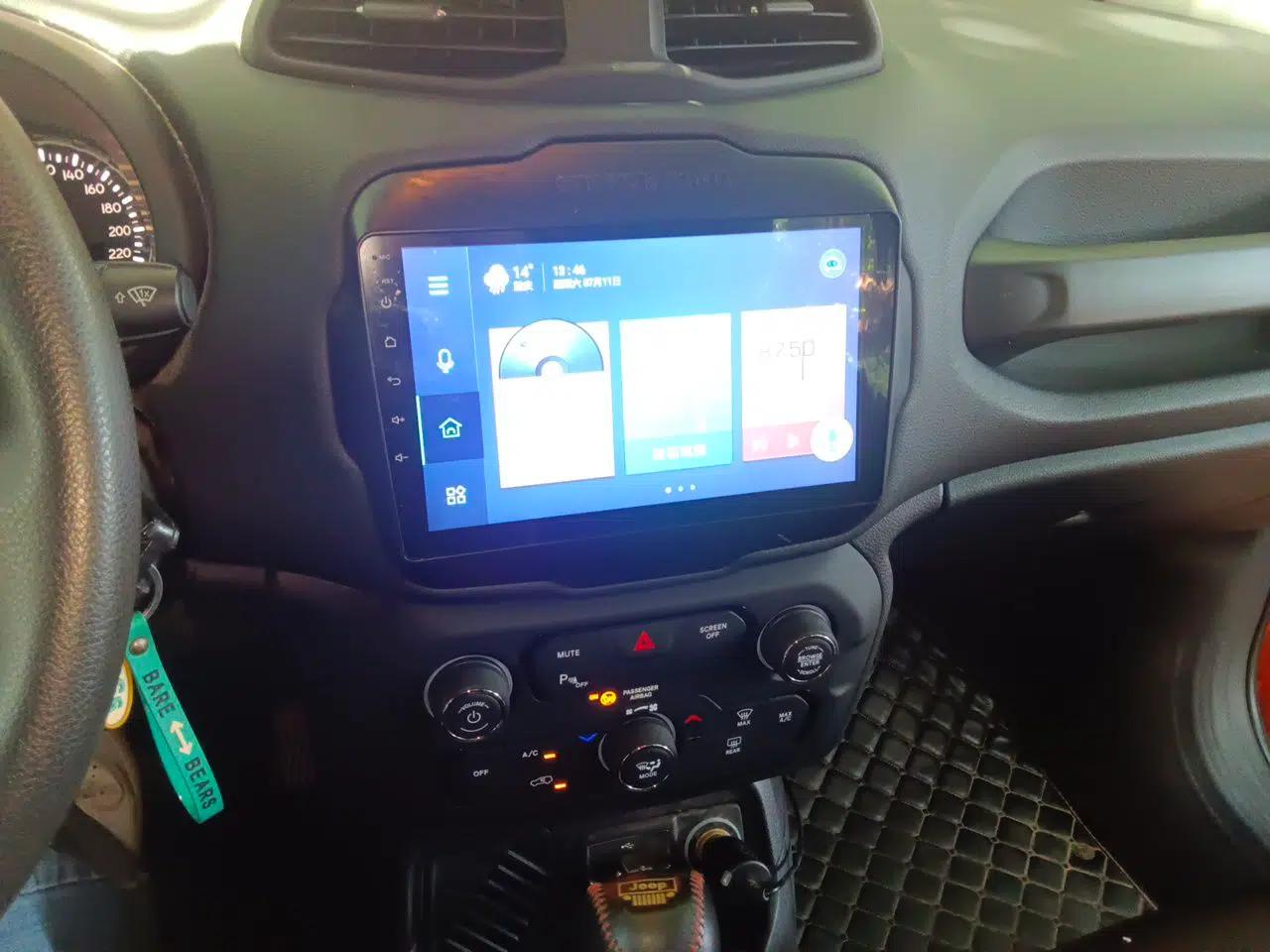 Jeep Renegade 2018 Connected Large Screen Version 180T Automatic High-Energy Edition — миниатюра 13