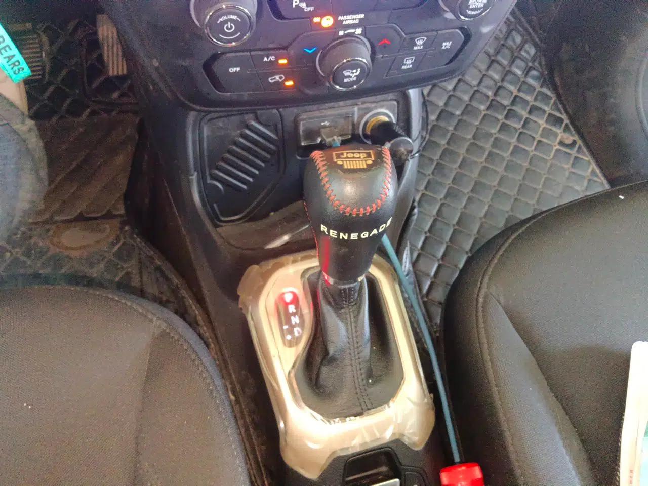 Jeep Renegade 2018 Connected Large Screen Version 180T Automatic High-Energy Edition — миниатюра 14