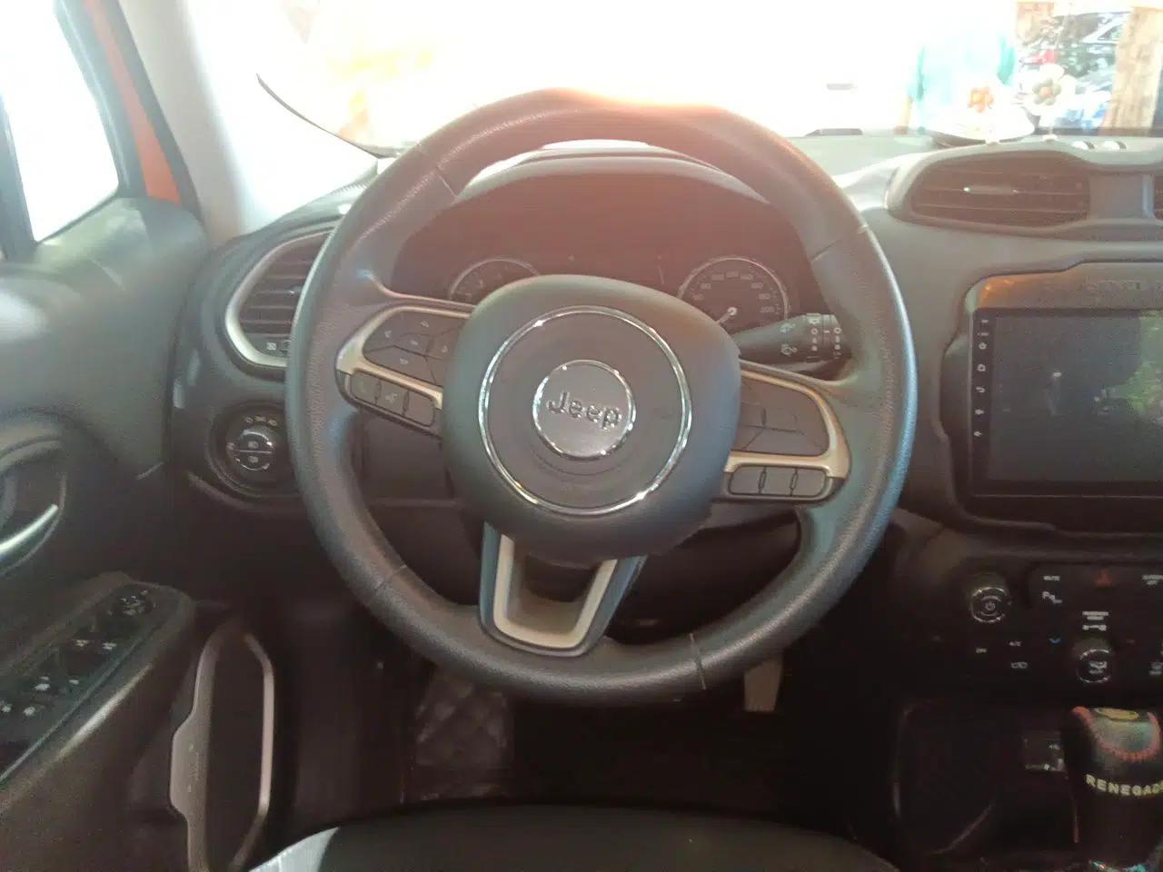 Jeep Renegade 2018 Connected Large Screen Version 180T Automatic High-Energy Edition — миниатюра 10