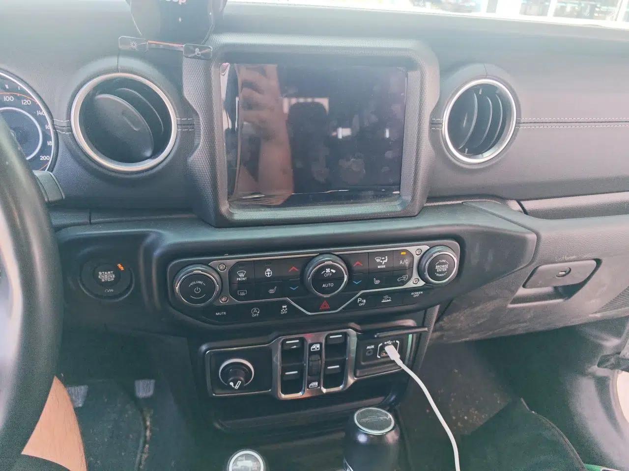 Jeep Gladiator 2022 3.6L Pioneer Edition — миниатюра 13