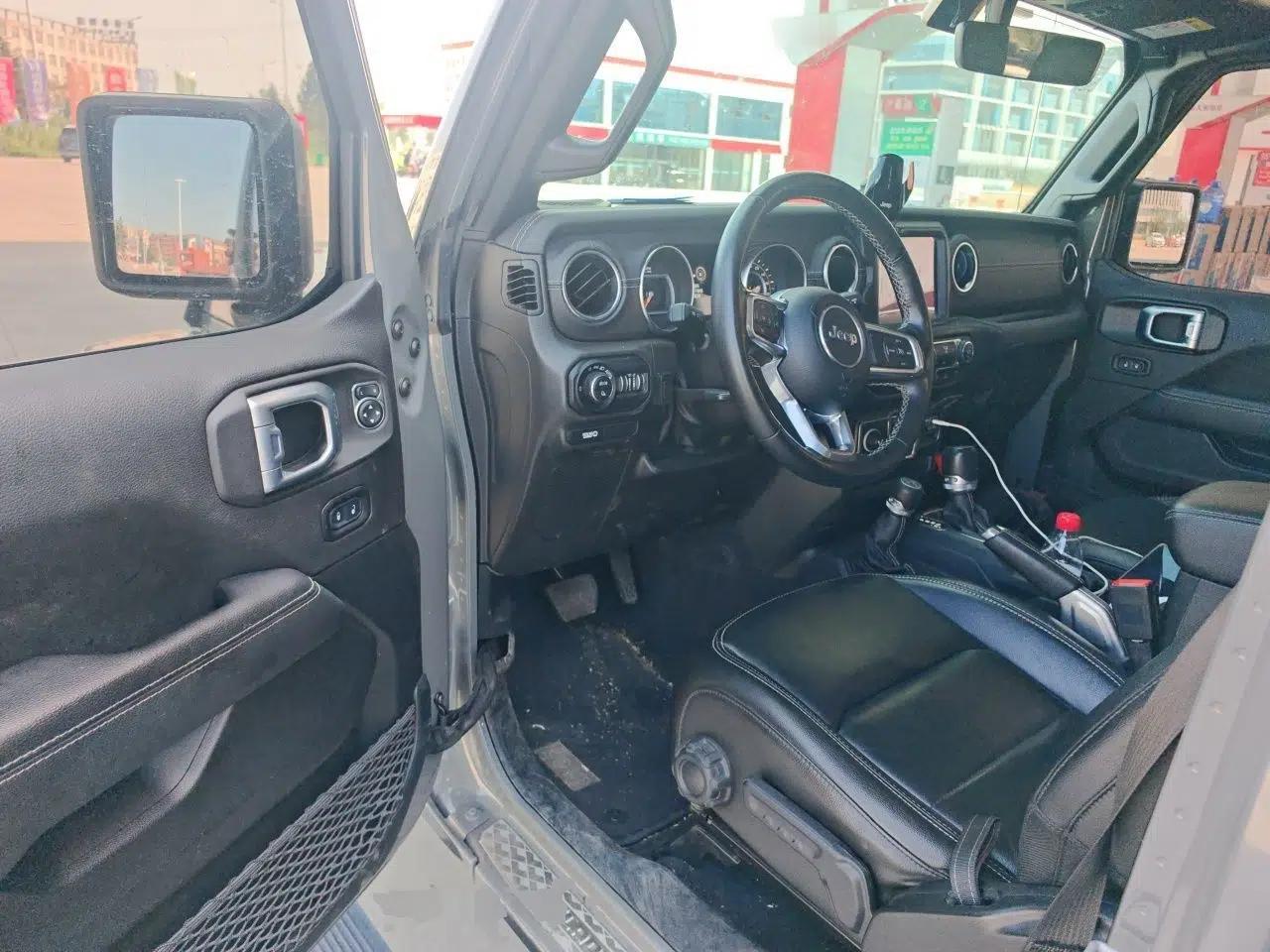 Jeep Gladiator 2022 3.6L Pioneer Edition — миниатюра 16