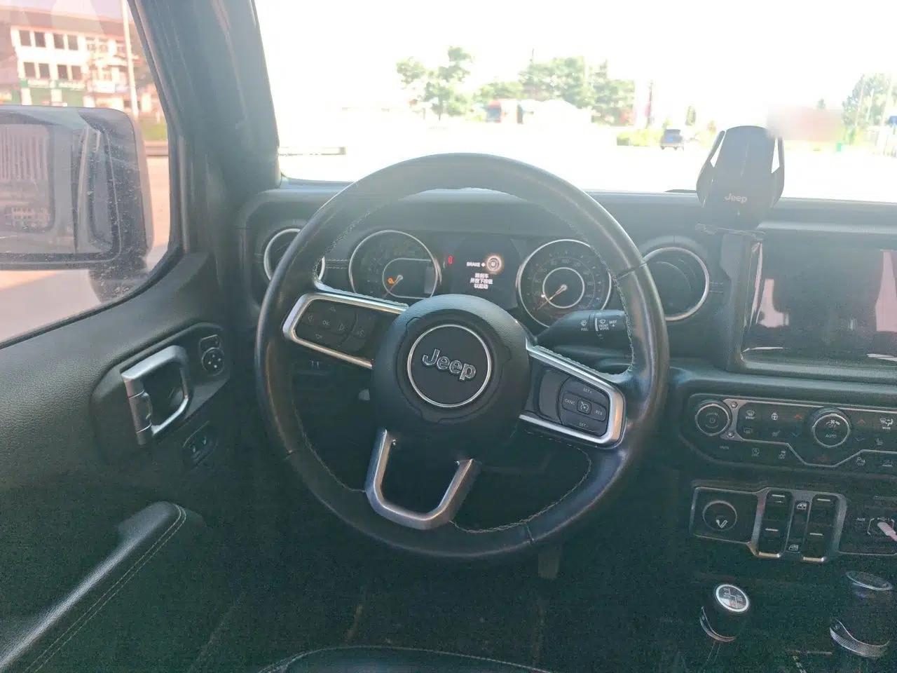 Jeep Gladiator 2022 3.6L Pioneer Edition — миниатюра 10