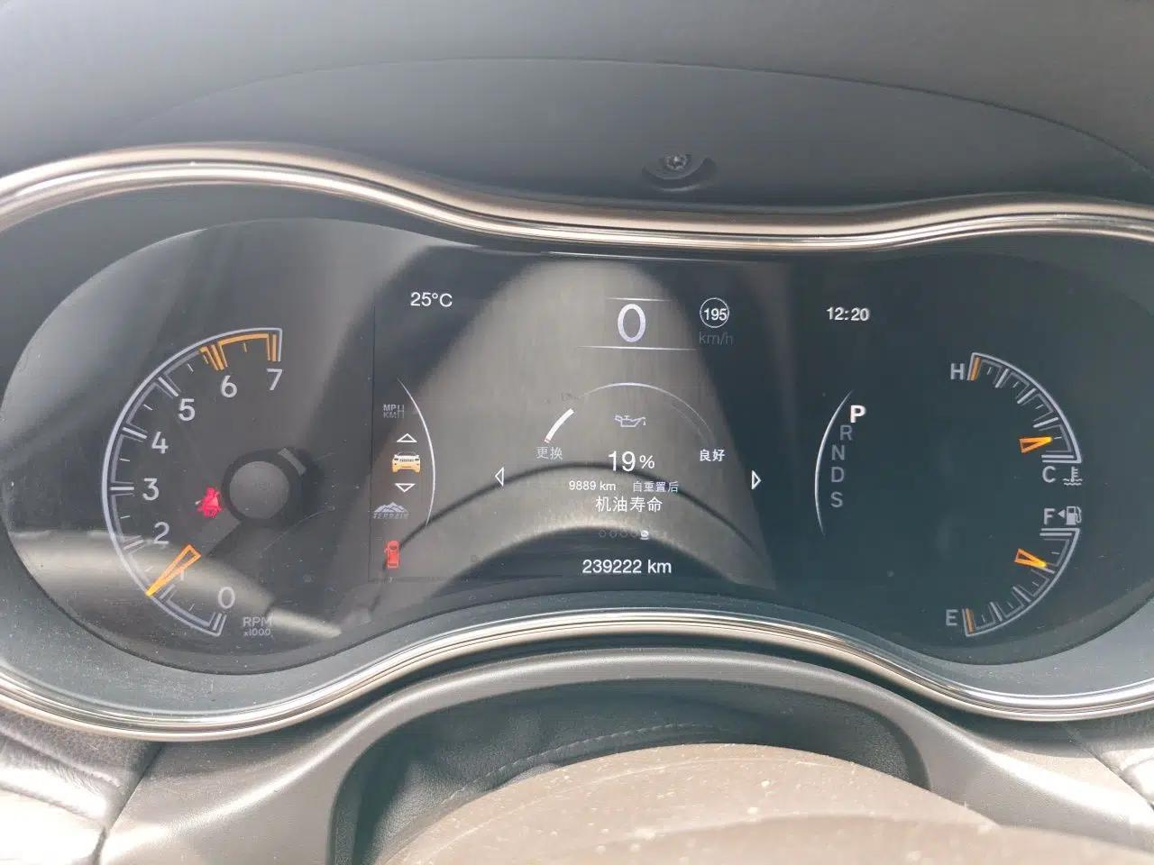 Jeep Grand Cherokee 2014 5.7L Flagship Prestige Edition — миниатюра 11