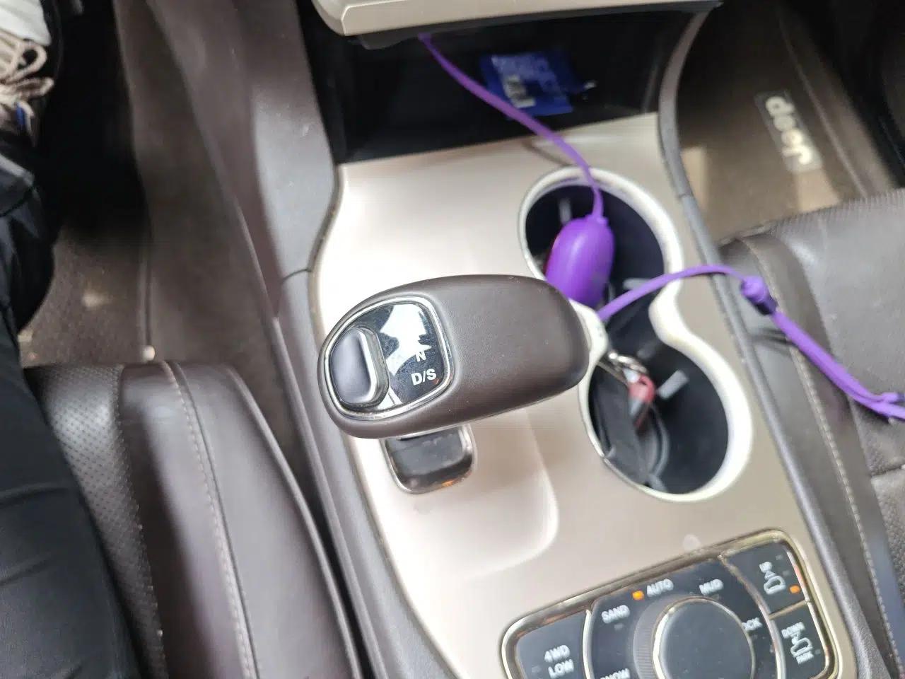 Jeep Grand Cherokee 2014 5.7L Flagship Prestige Edition — миниатюра 14