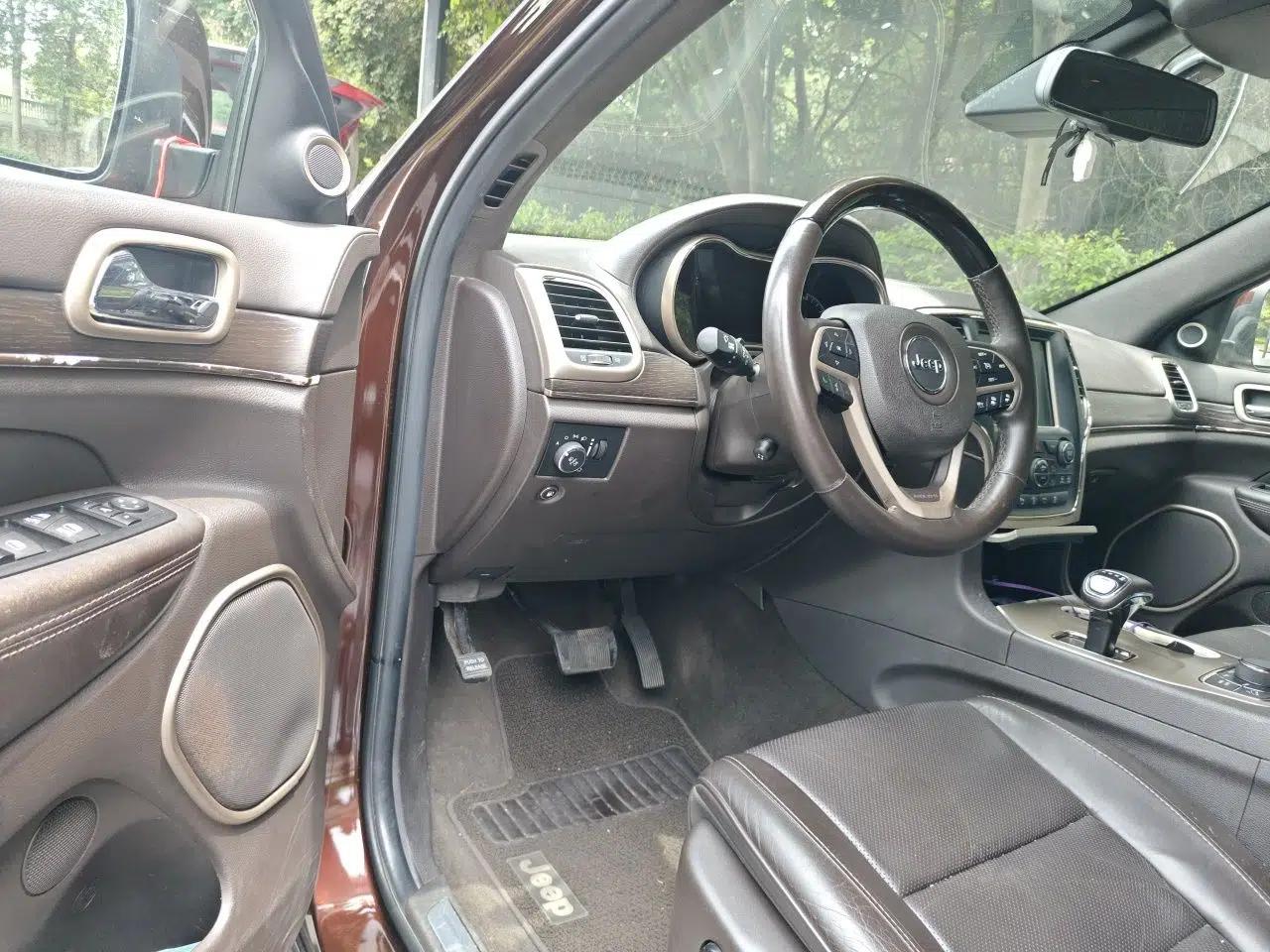 Jeep Grand Cherokee 2014 5.7L Flagship Prestige Edition — миниатюра 16