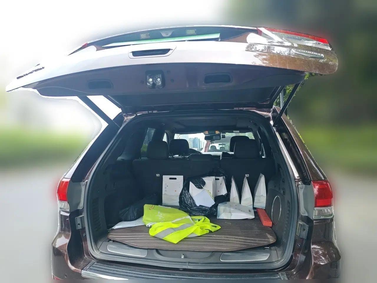 Jeep Grand Cherokee 2014 5.7L Flagship Prestige Edition — миниатюра 19