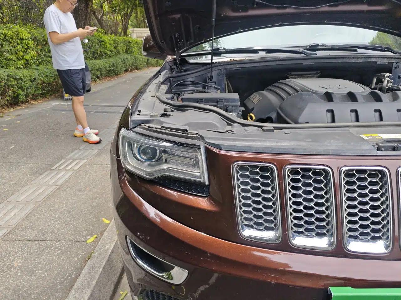 Jeep Grand Cherokee 2014 5.7L Flagship Prestige Edition — миниатюра 7