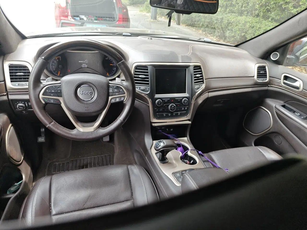 Jeep Grand Cherokee 2014 5.7L Flagship Prestige Edition — миниатюра 9