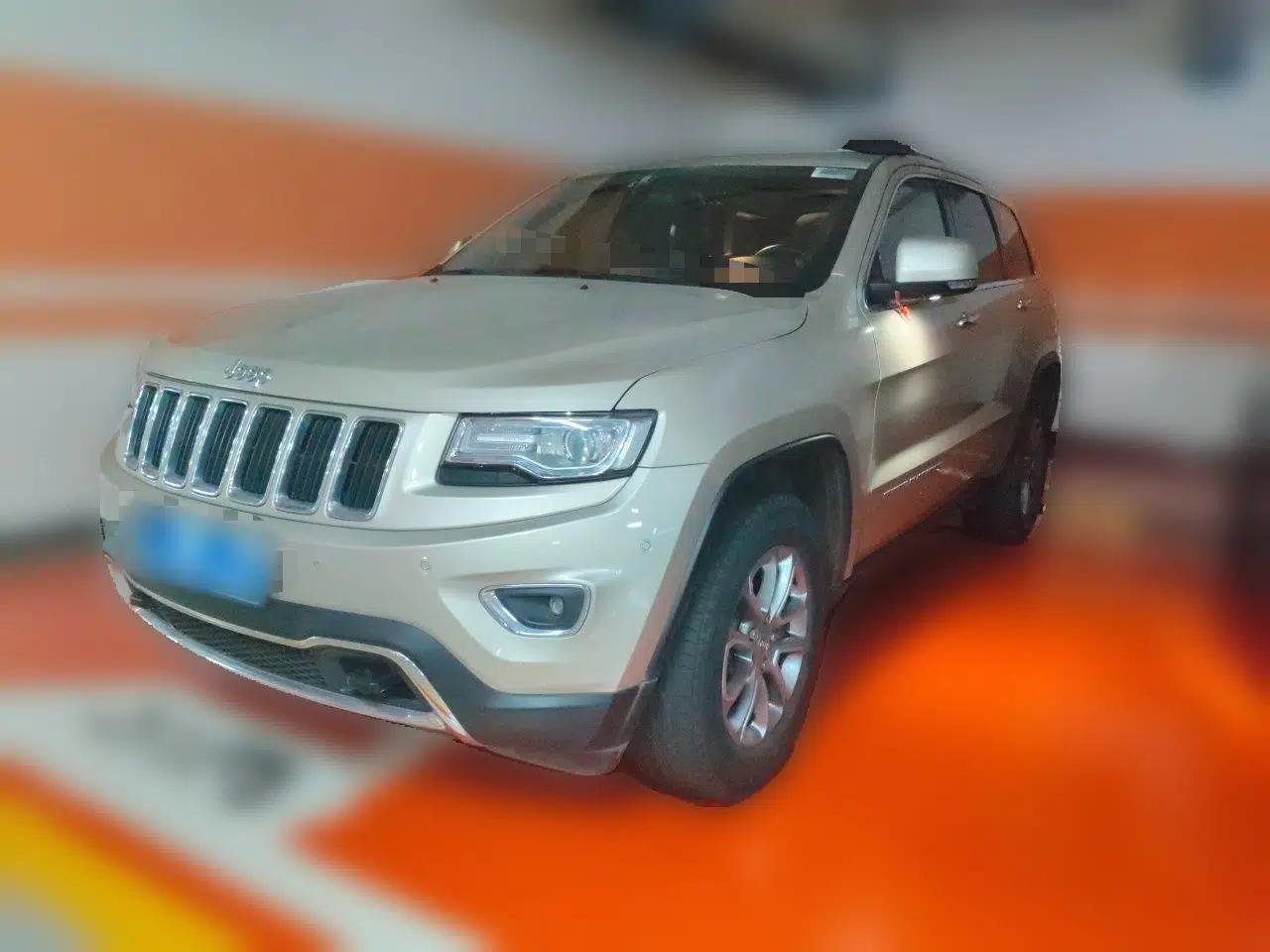 Jeep Grand Cherokee 2014 3.0L Comfort Navigation Edition — миниатюра 1