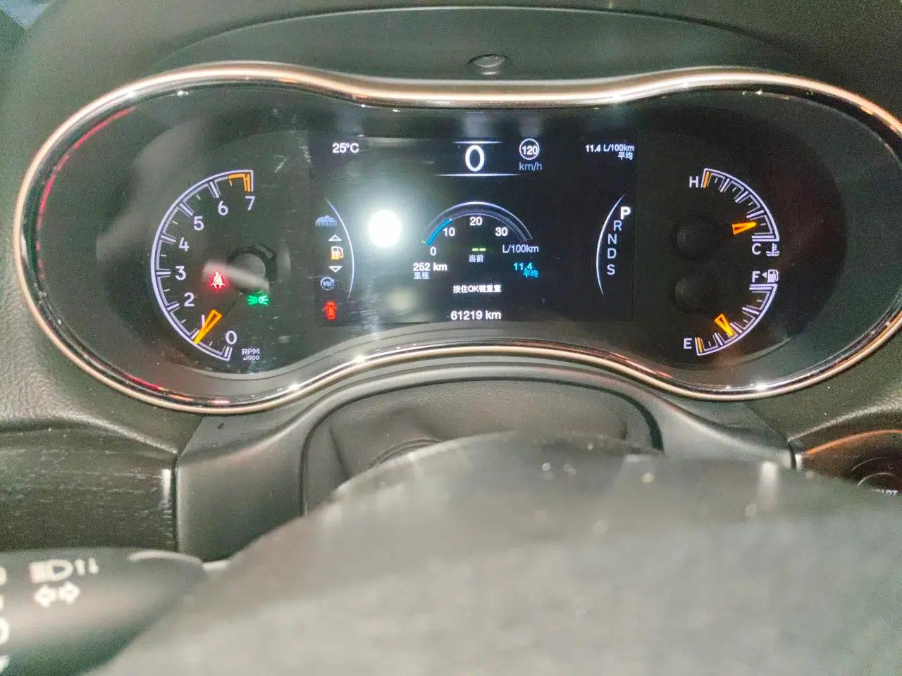 Jeep Grand Cherokee 2014 3.0L Comfort Navigation Edition — миниатюра 11