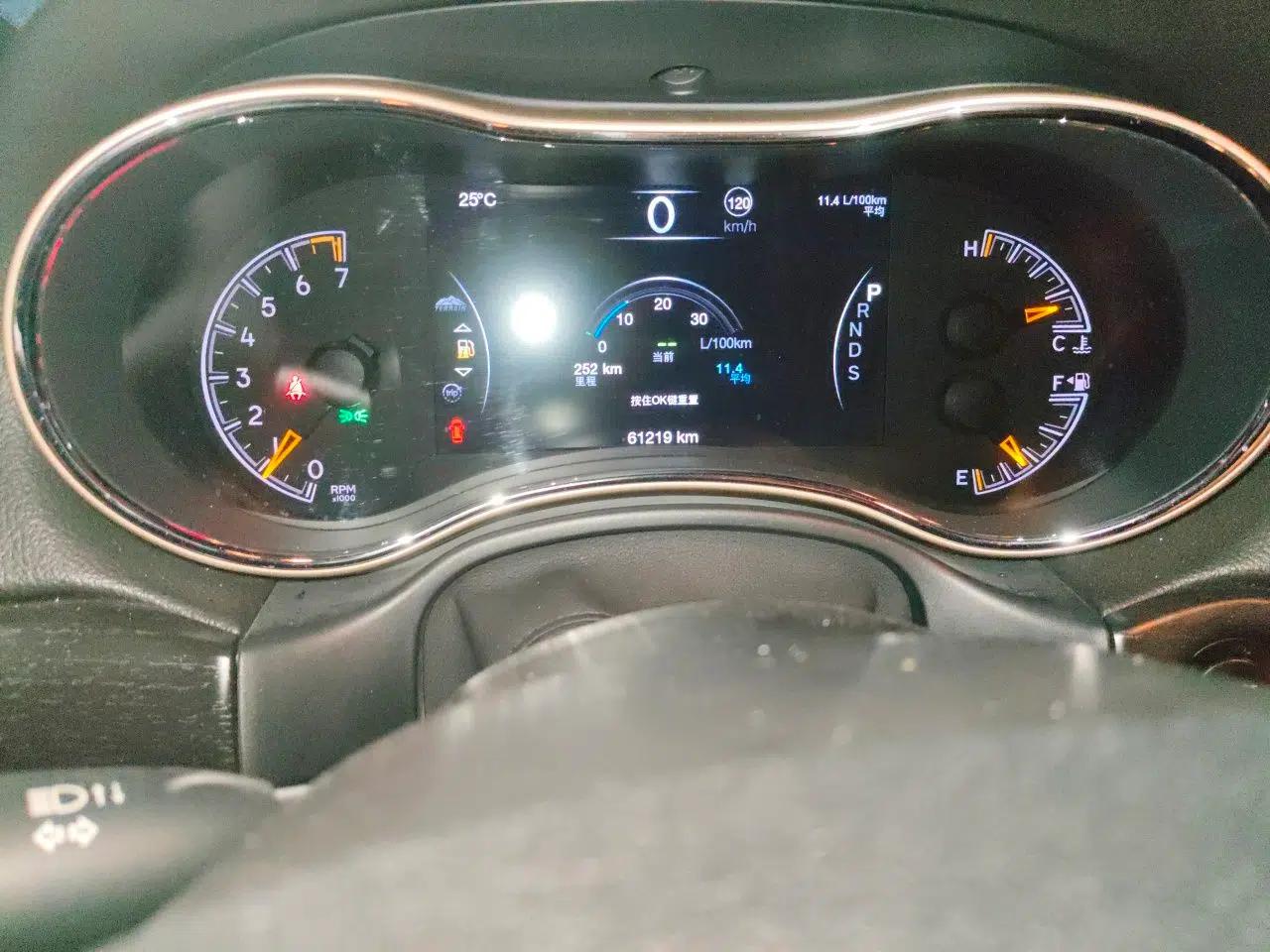 Jeep Grand Cherokee 2014 3.0L Comfort Navigation Edition — миниатюра 12