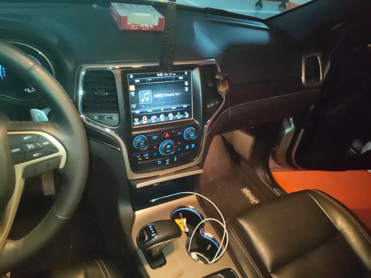Jeep Grand Cherokee 2014 3.0L Comfort Navigation Edition — миниатюра 13