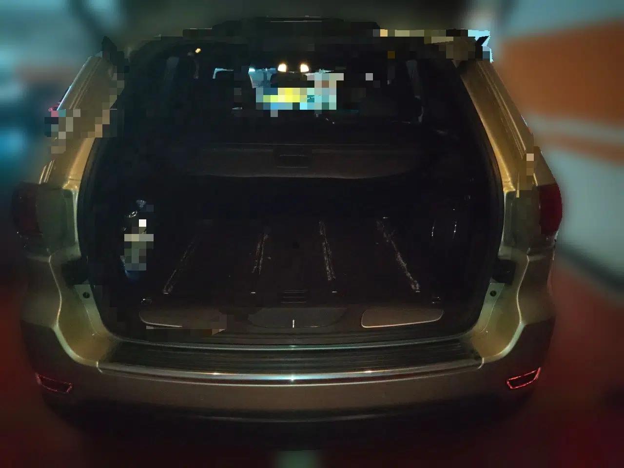 Jeep Grand Cherokee 2014 3.0L Comfort Navigation Edition — миниатюра 19