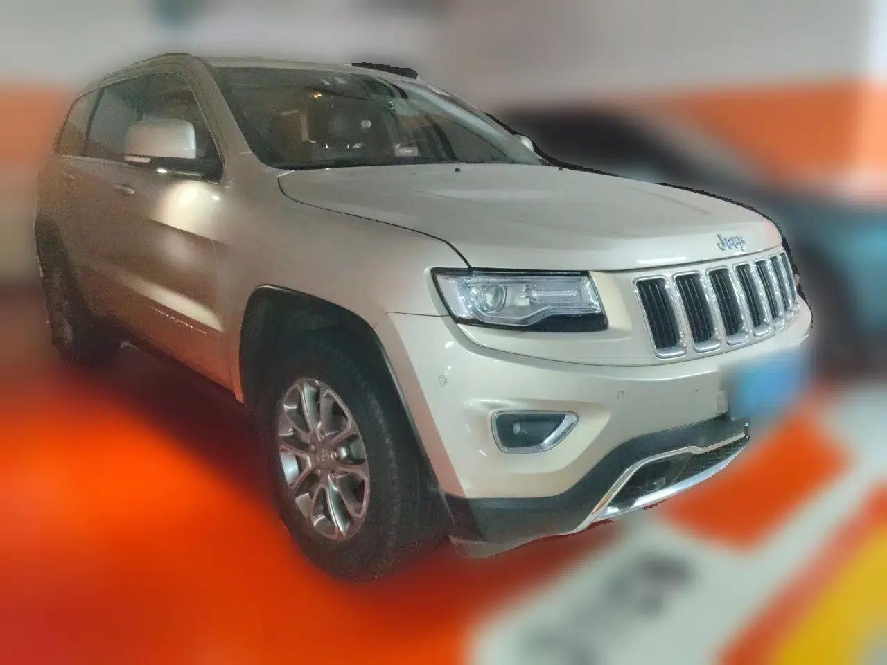 Jeep Grand Cherokee 2014 3.0L Comfort Navigation Edition — миниатюра 3