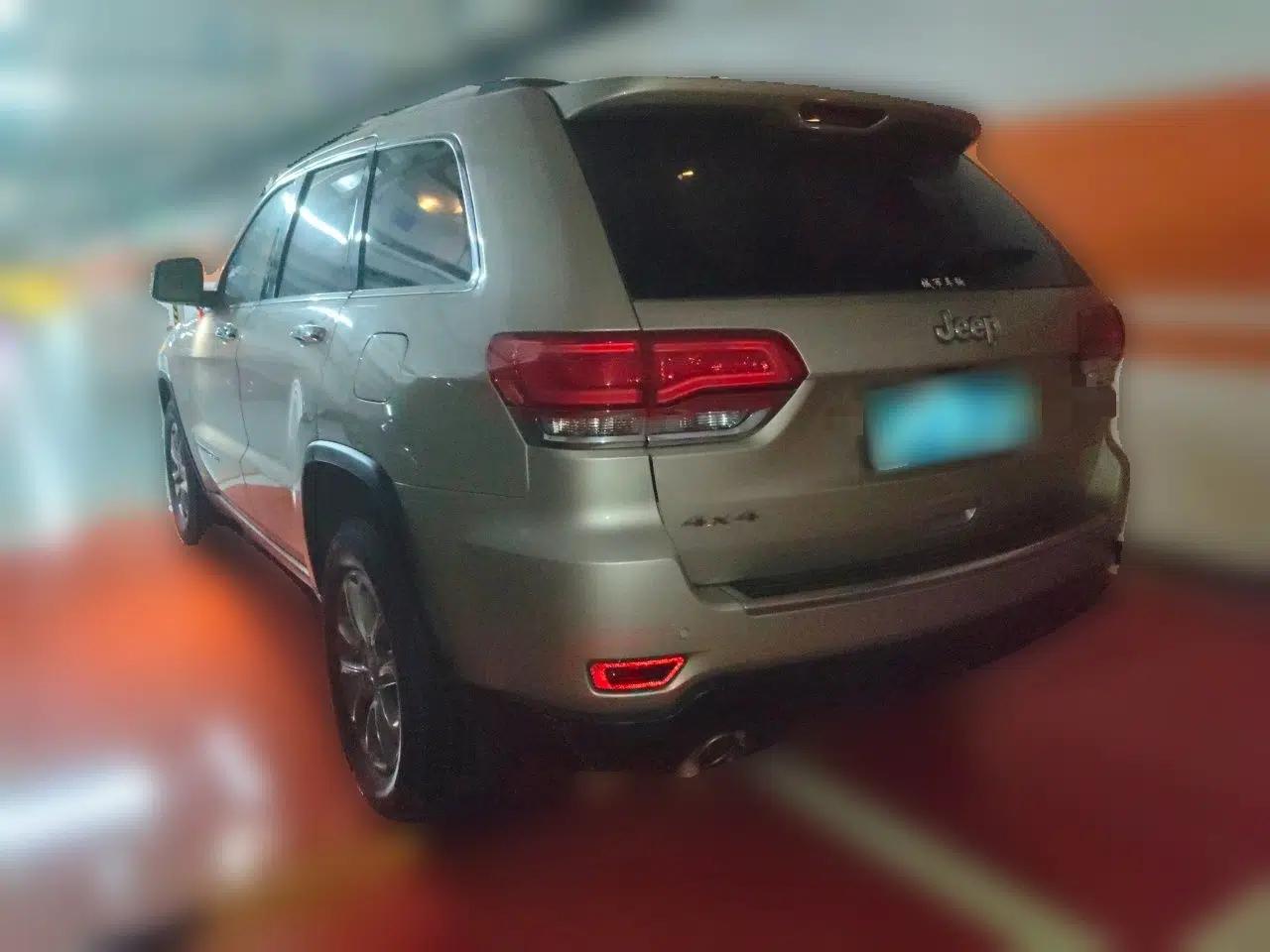Jeep Grand Cherokee 2014 3.0L Comfort Navigation Edition — миниатюра 4