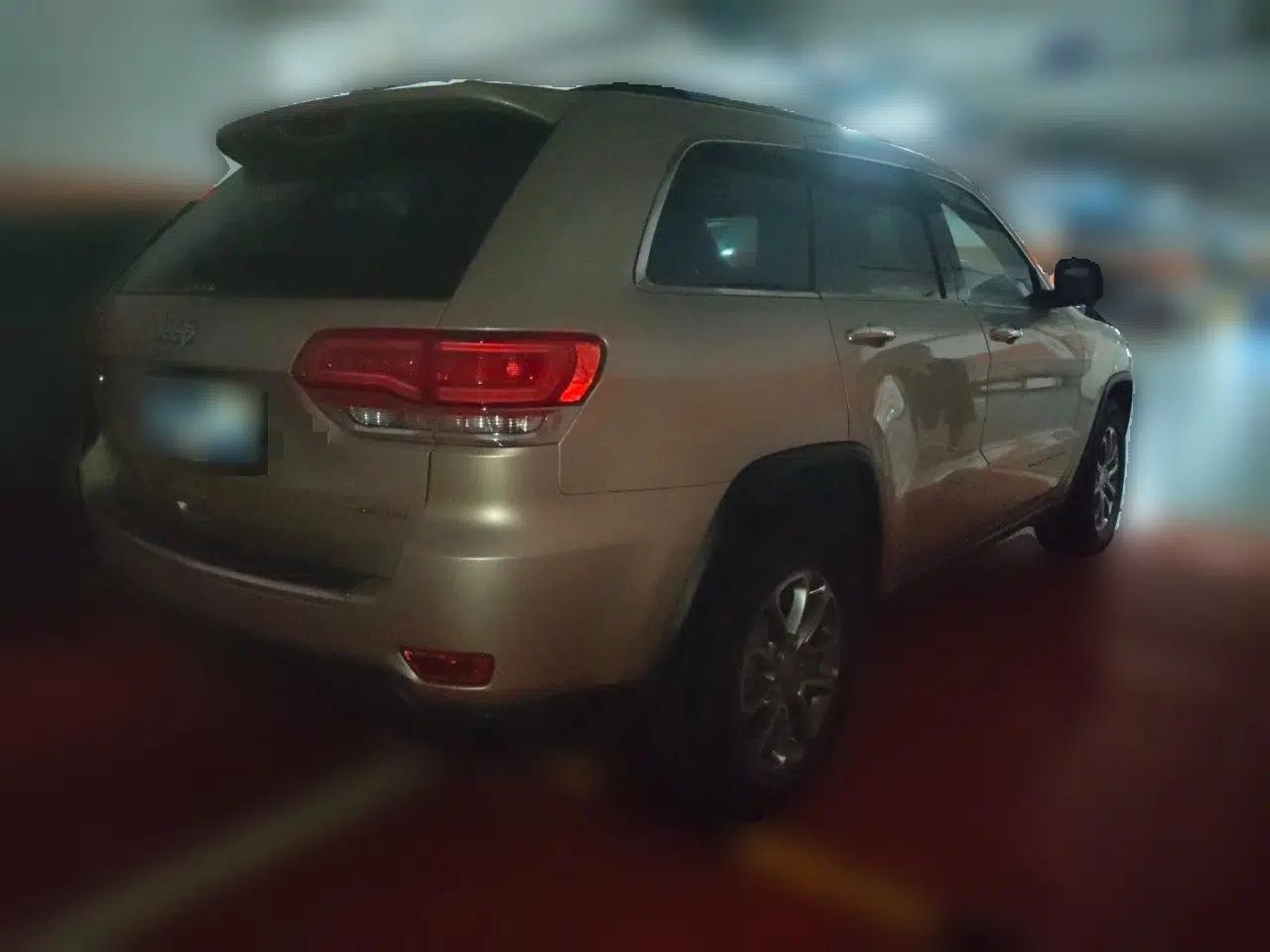 Jeep Grand Cherokee 2014 3.0L Comfort Navigation Edition — миниатюра 6