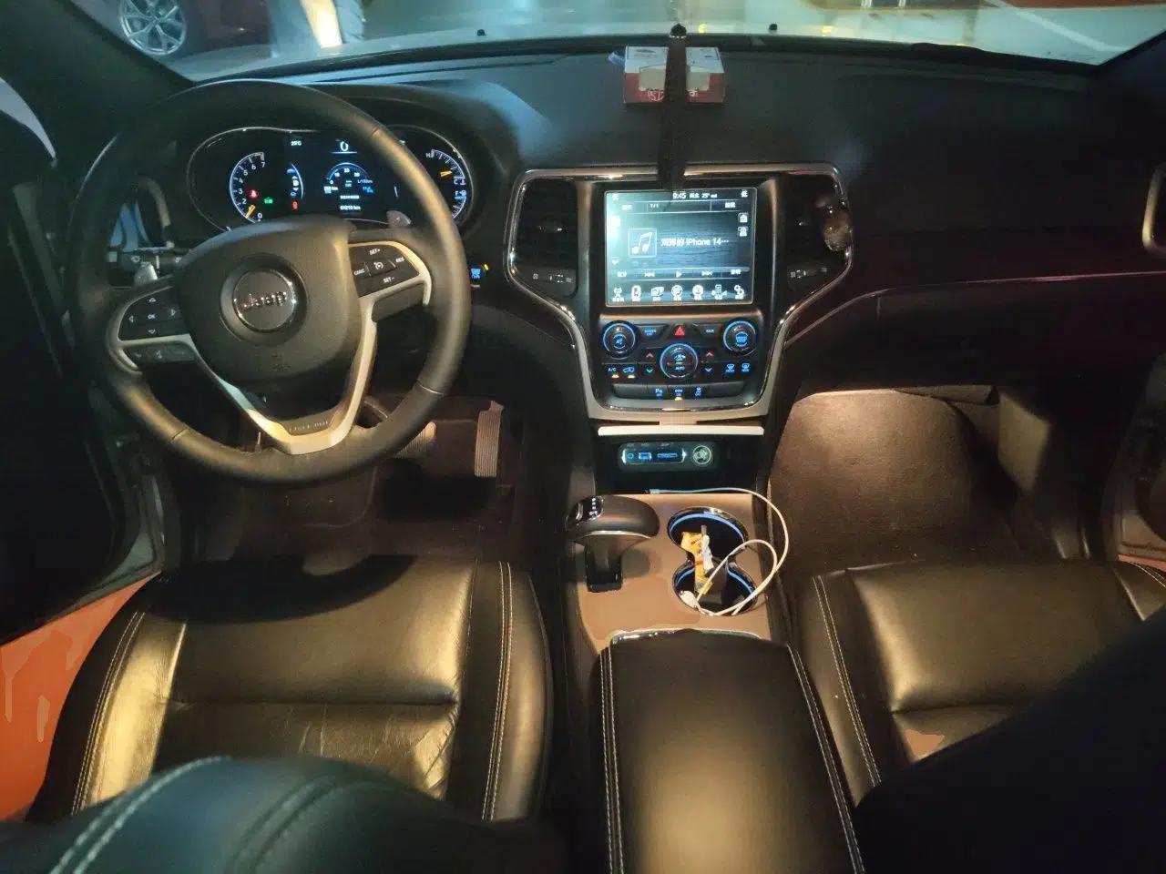 Jeep Grand Cherokee 2014 3.0L Comfort Navigation Edition — миниатюра 9