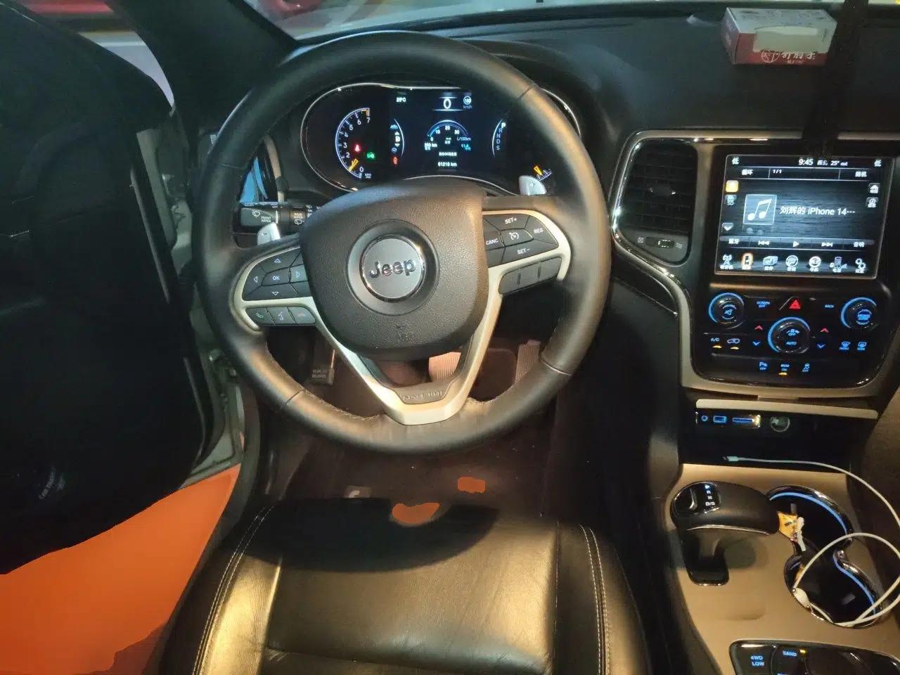 Jeep Grand Cherokee 2014 3.0L Comfort Navigation Edition — миниатюра 10