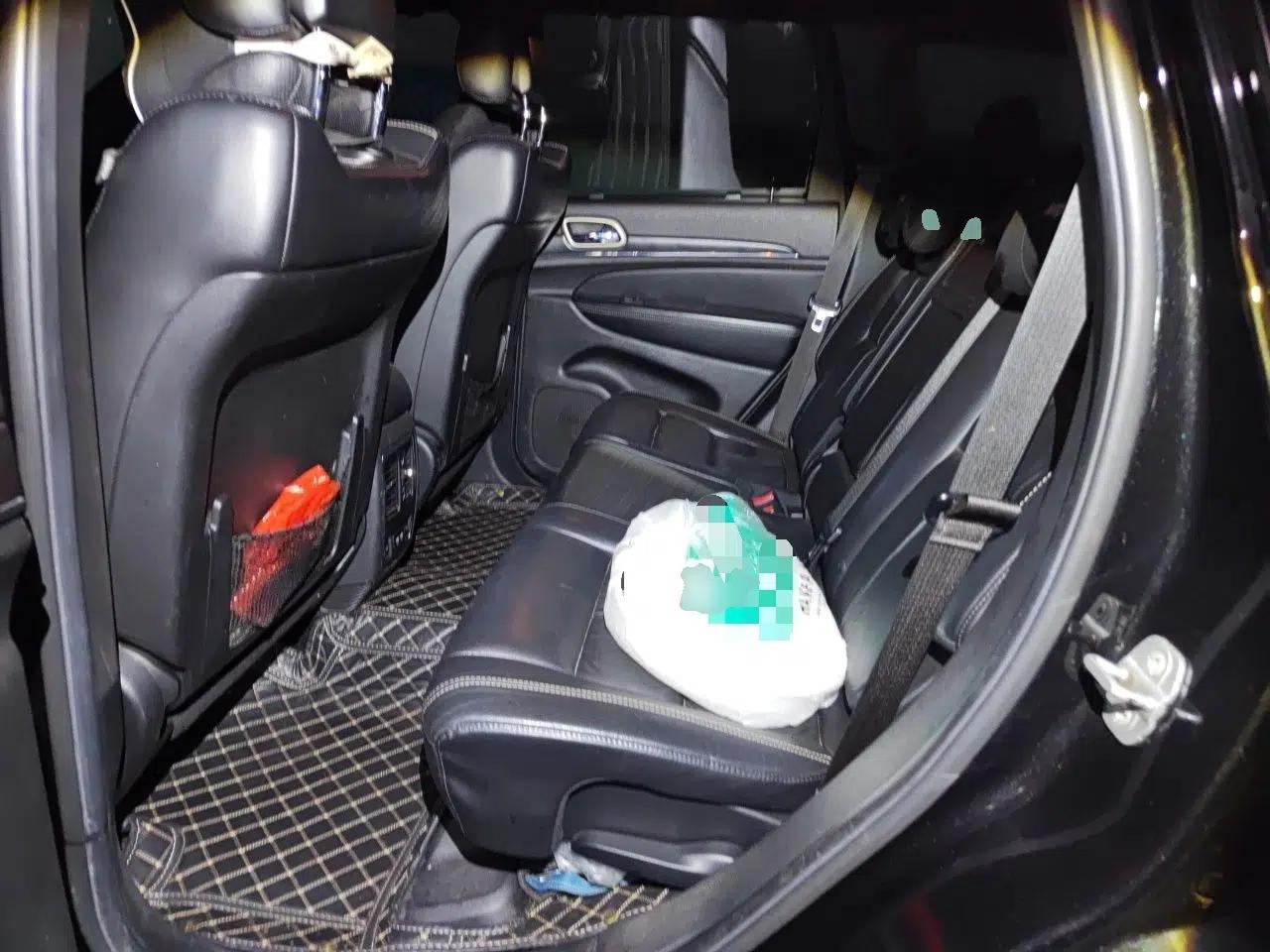 Jeep Grand Cherokee 2014 3.0L Comfort Navigation Edition — миниатюра 17