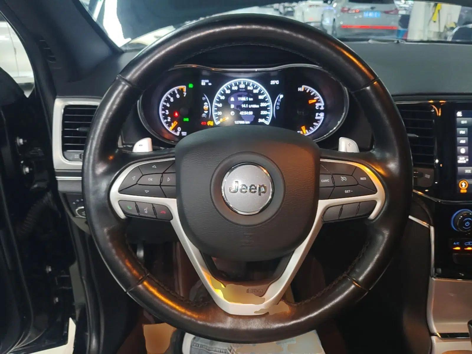 Jeep Grand Cherokee 2020 3.0L Elite Navigation Edition — миниатюра 13