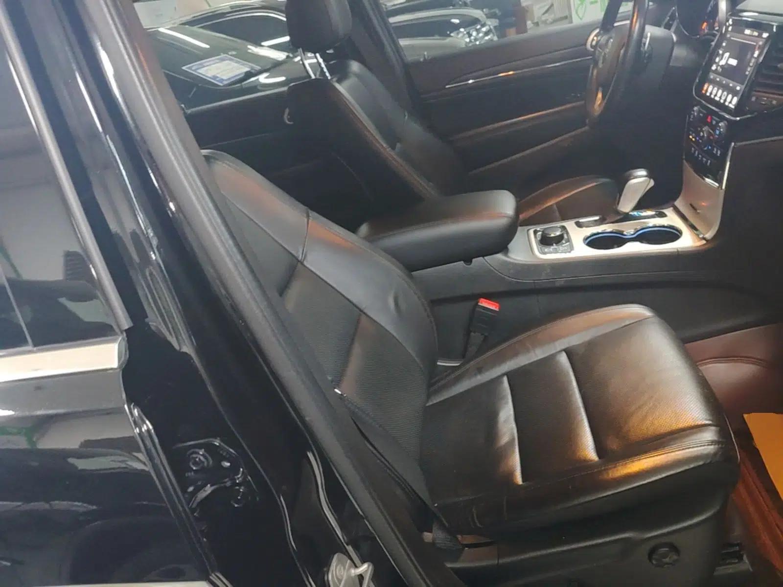 Jeep Grand Cherokee 2020 3.0L Elite Navigation Edition — миниатюра 19