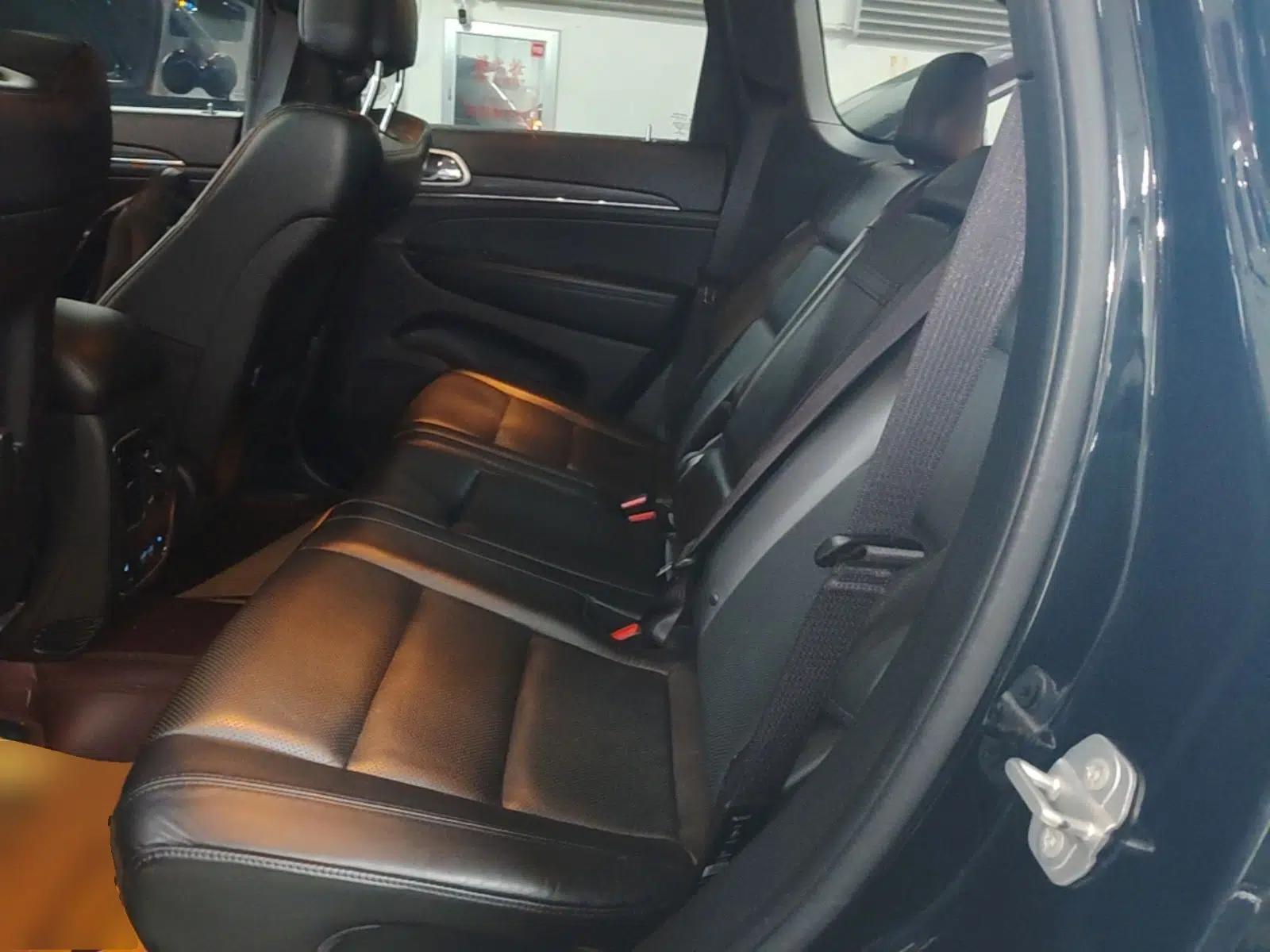 Jeep Grand Cherokee 2020 3.0L Elite Navigation Edition — миниатюра 20