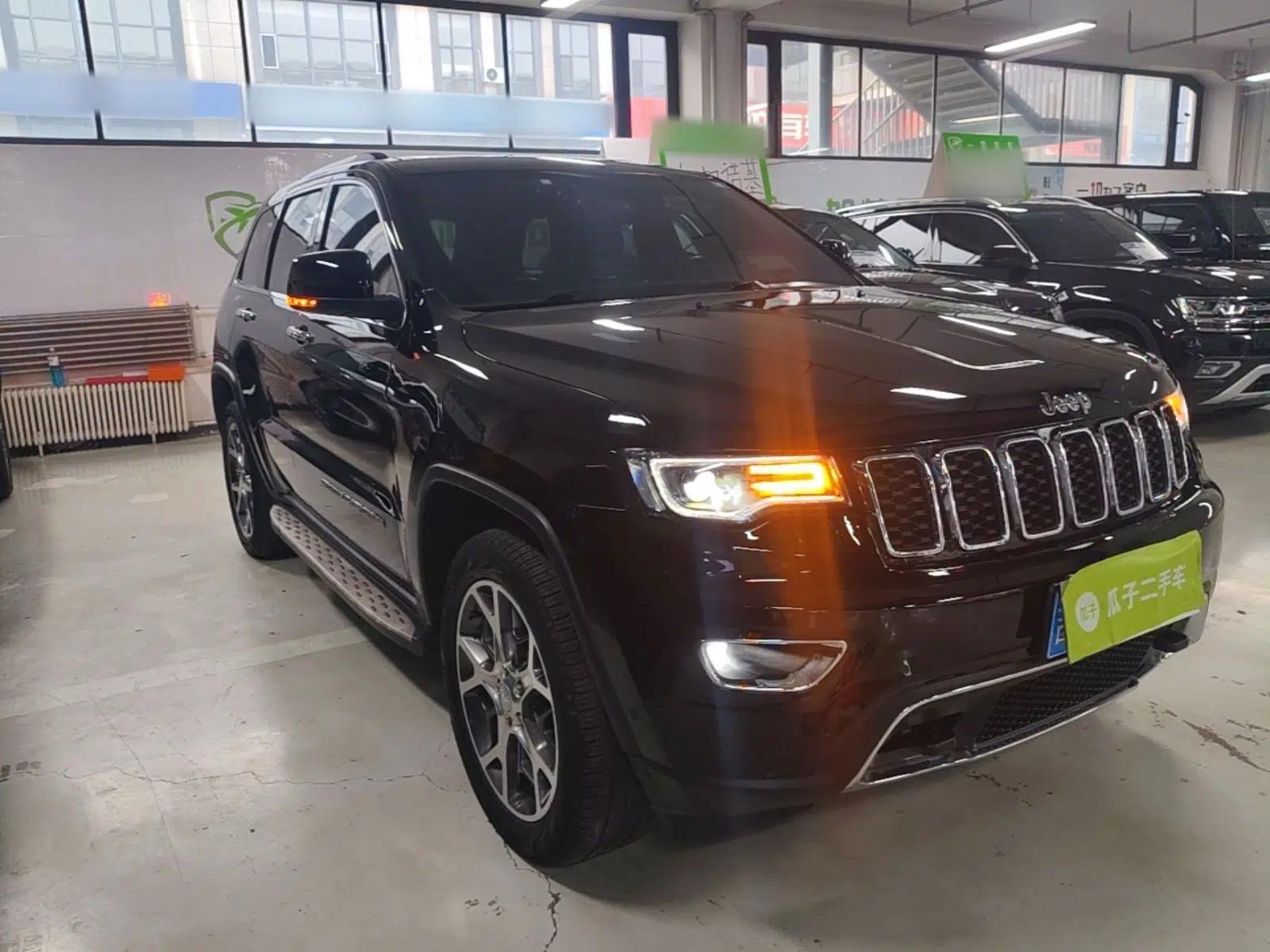 Jeep Grand Cherokee 2020 3.0L Elite Navigation Edition — миниатюра 3