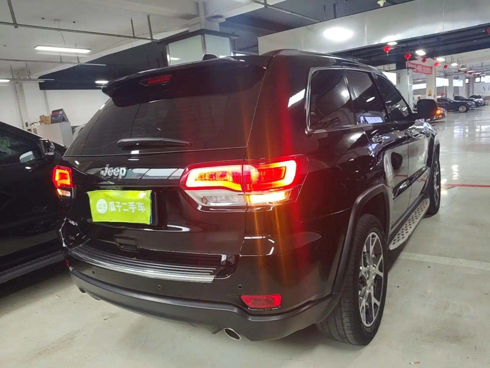 Jeep Grand Cherokee 2020 3.0L Elite Navigation Edition — миниатюра 6