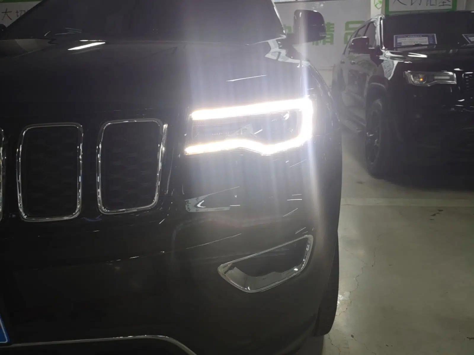 Jeep Grand Cherokee 2020 3.0L Elite Navigation Edition — миниатюра 8