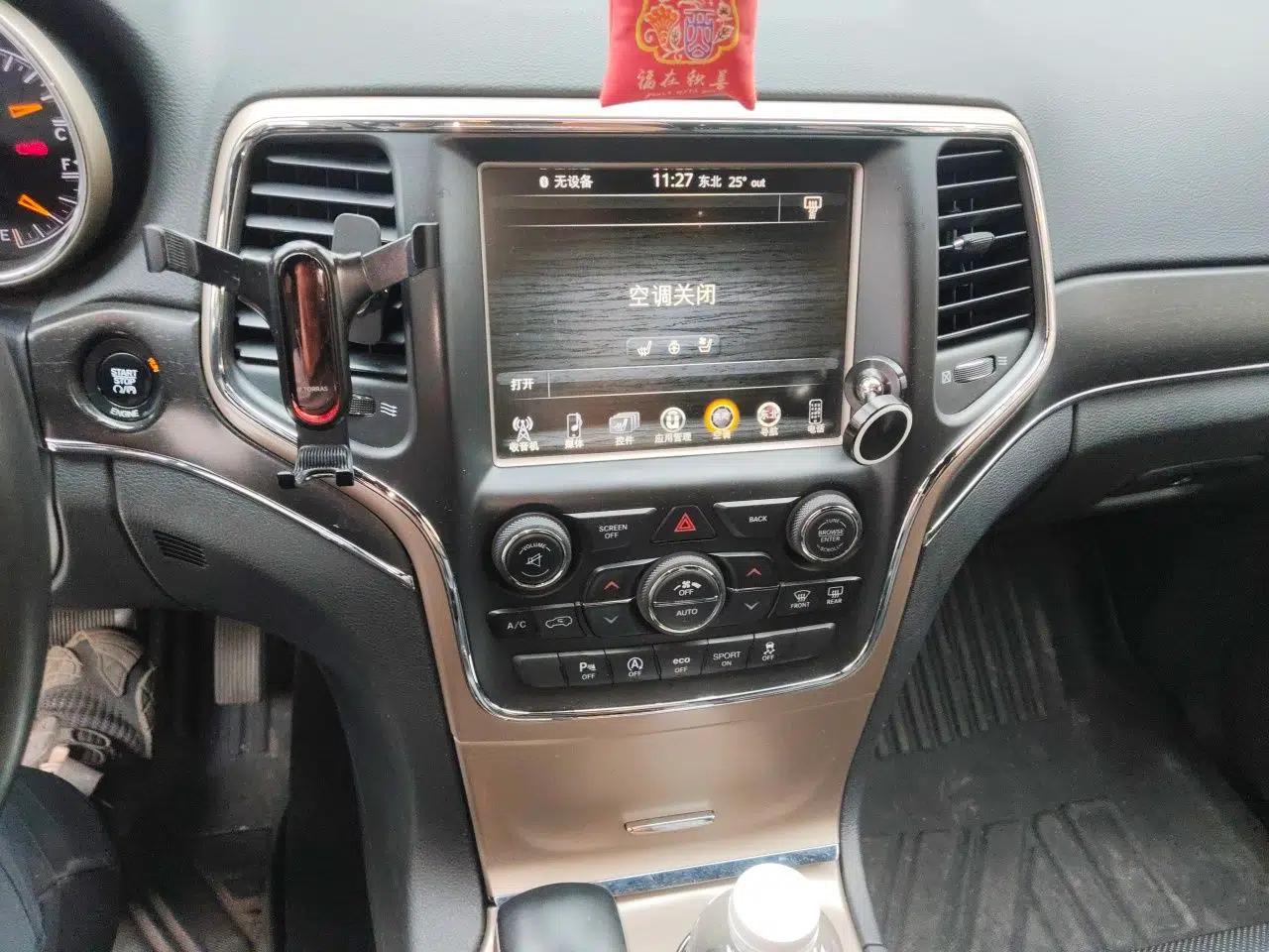 Jeep Grand Cherokee 2016 3.0L Elite Navigation Edition — миниатюра 13