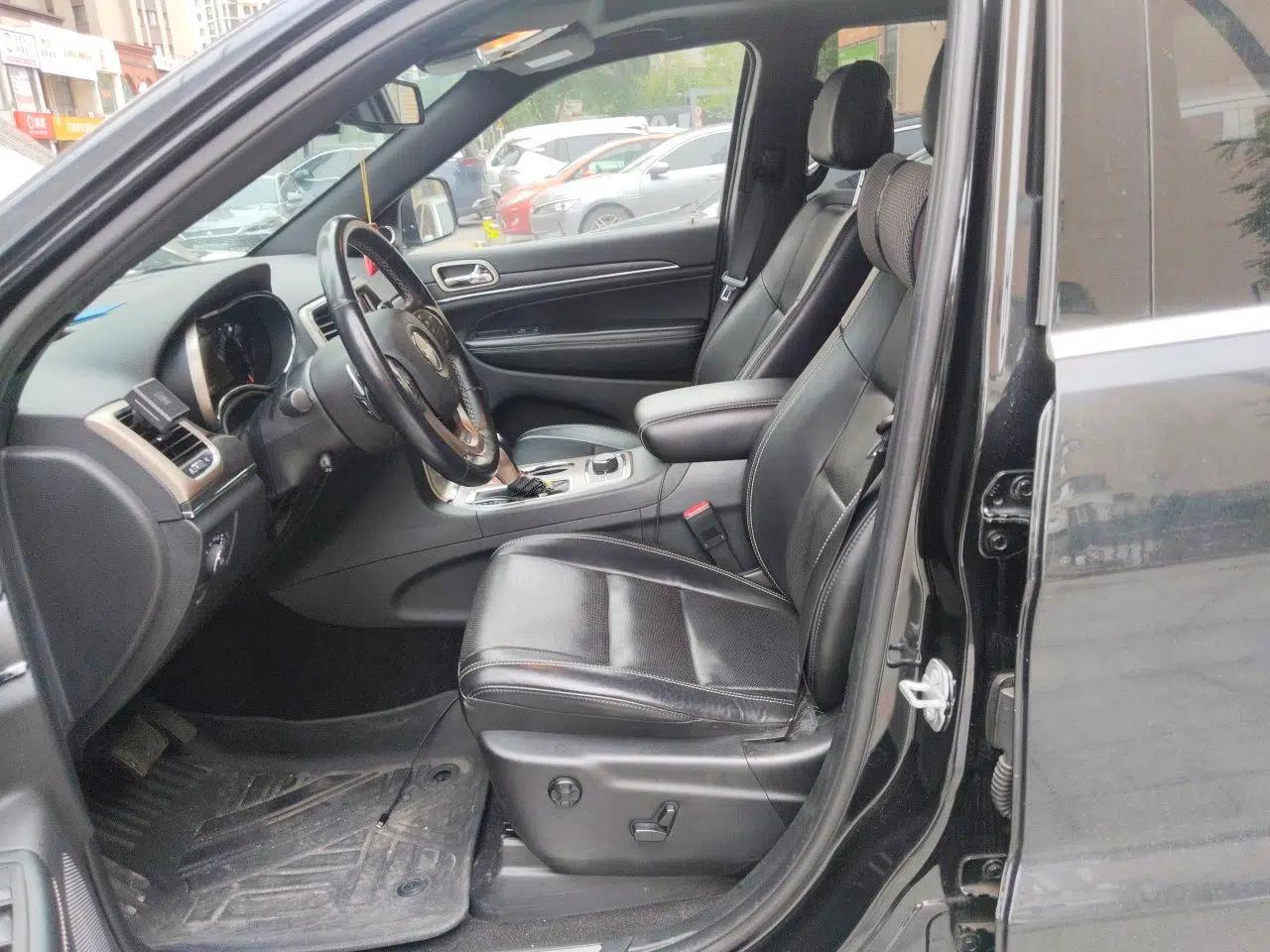 Jeep Grand Cherokee 2016 3.0L Elite Navigation Edition — миниатюра 15