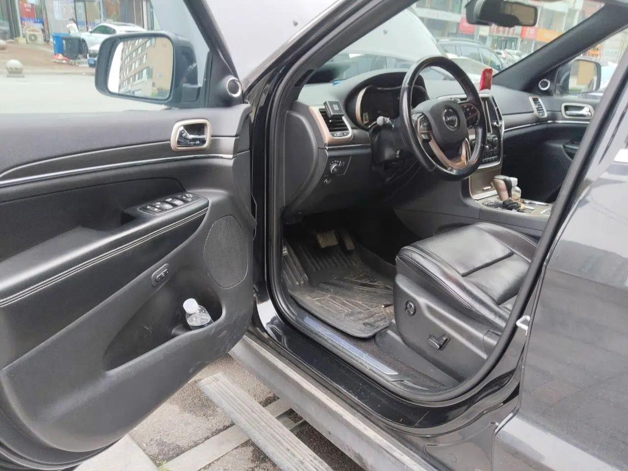 Jeep Grand Cherokee 2016 3.0L Elite Navigation Edition — миниатюра 16