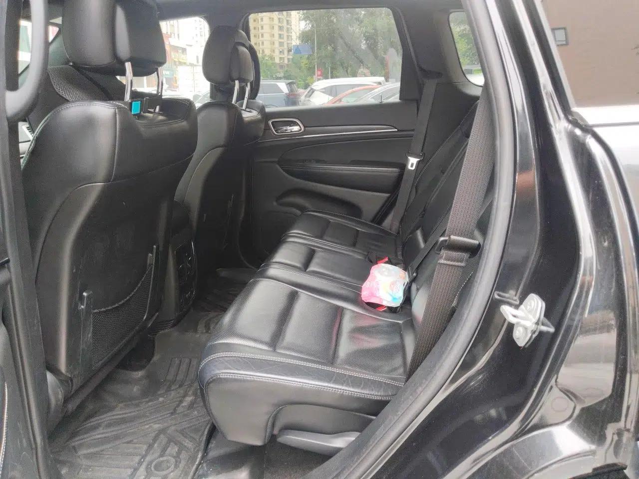 Jeep Grand Cherokee 2016 3.0L Elite Navigation Edition — миниатюра 17
