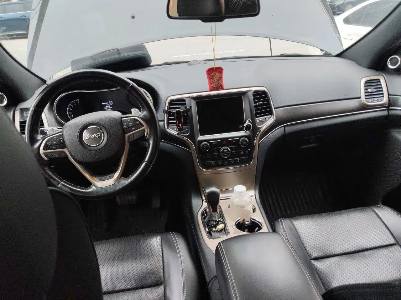 Jeep Grand Cherokee 2016 3.0L Elite Navigation Edition — миниатюра 9