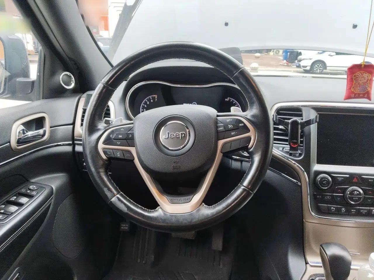 Jeep Grand Cherokee 2016 3.0L Elite Navigation Edition — миниатюра 10