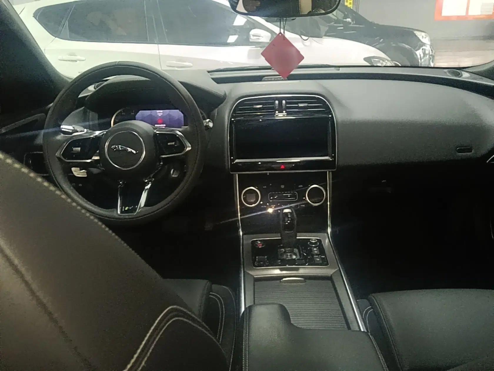 Jaguar XEL 2021 2.0T 200PS R-DYNAMIC Youth Sports Edition — миниатюра 21