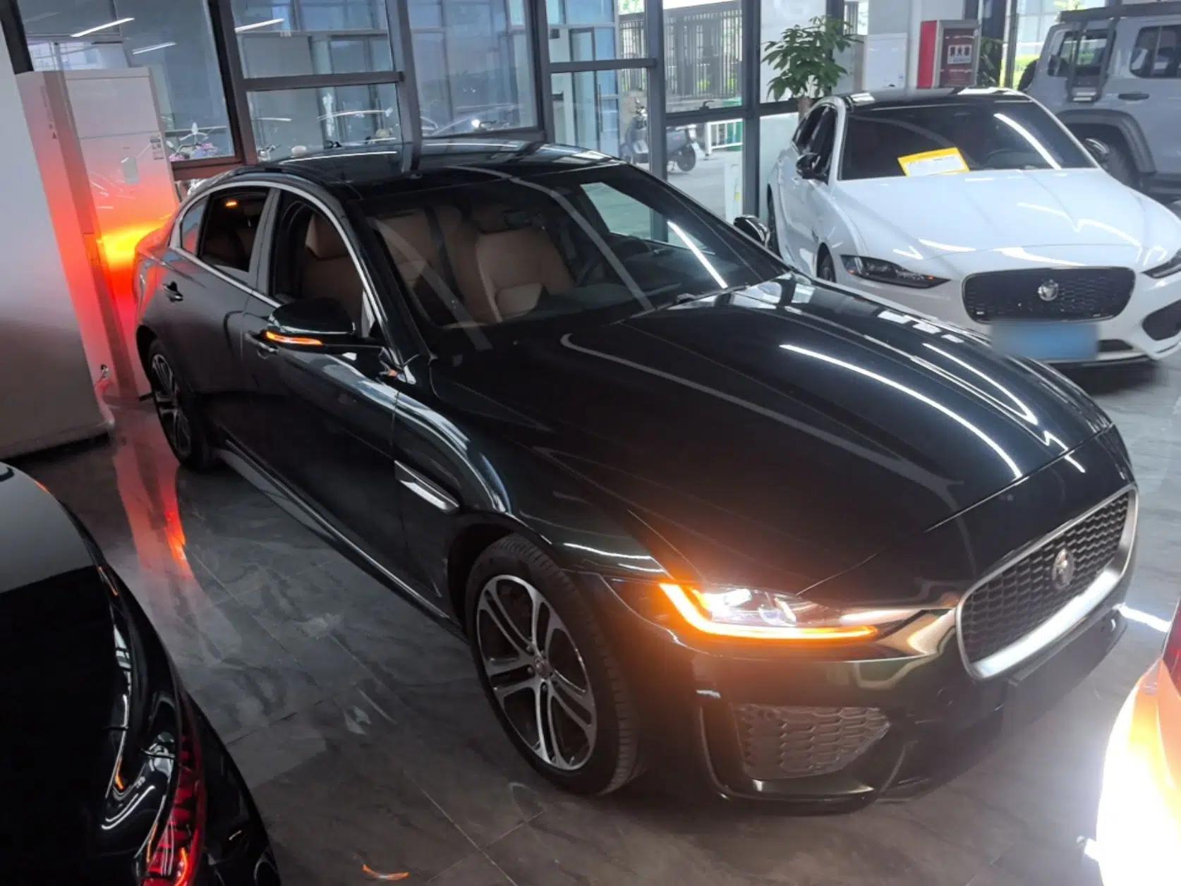 Jaguar XEL 2023 2.0T 250 PS R-DYNAMIC S Advanced Sport Edition — миниатюра 3