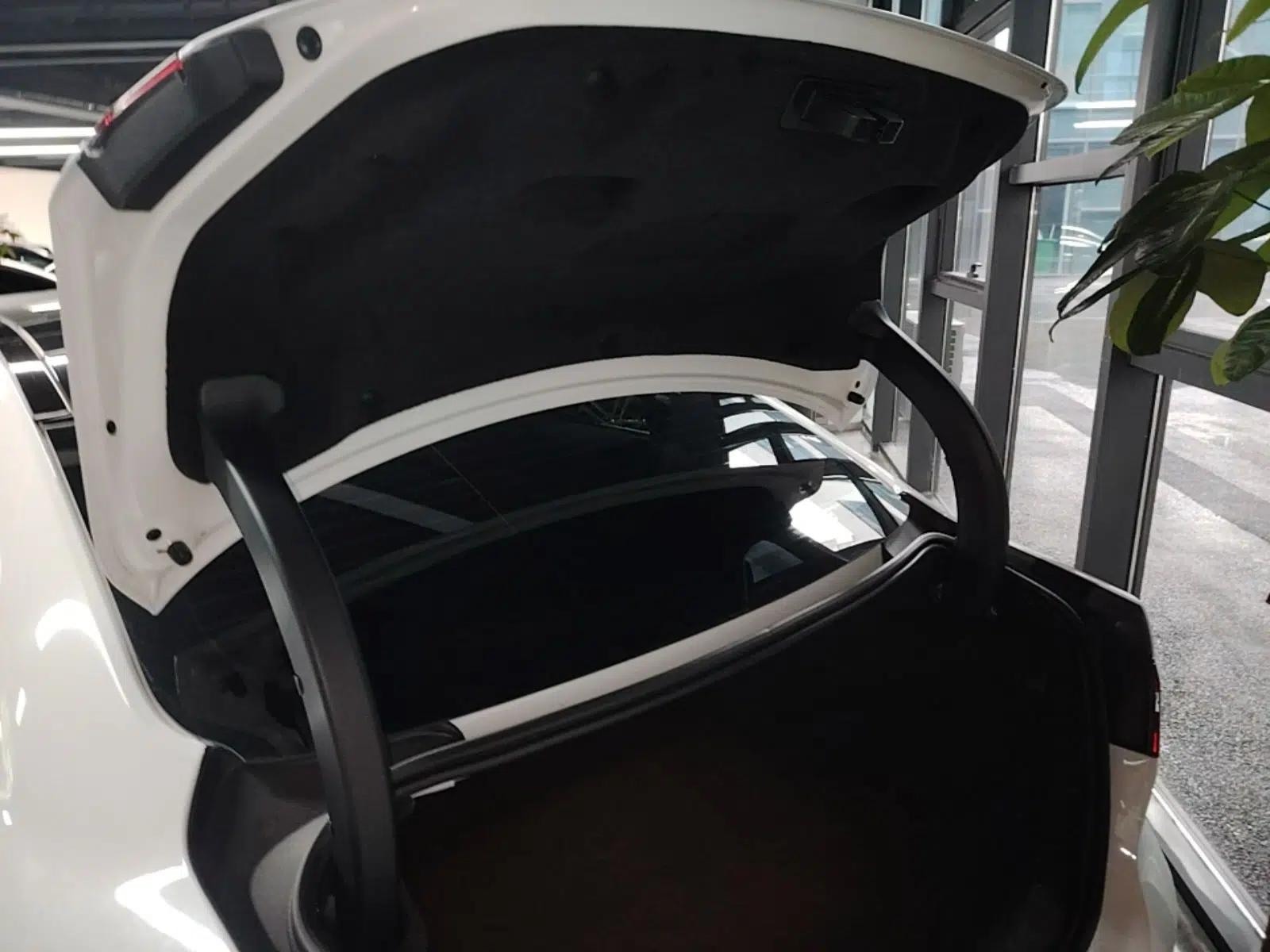 Jaguar XEL 2024 2.0T 250 PS R-DYNAMIC S Ebony Black Sport Edition — миниатюра 22