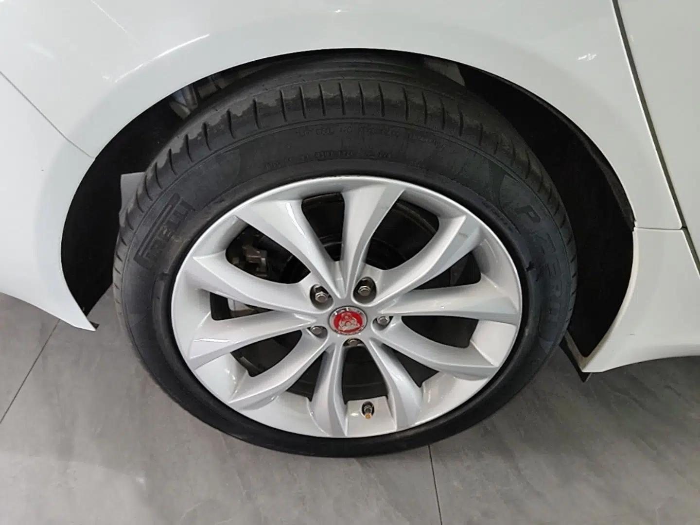 Jaguar XFL 2020 XFL 2.0T P250 Two-Wheel-Drive Luxury Edition — миниатюра 11