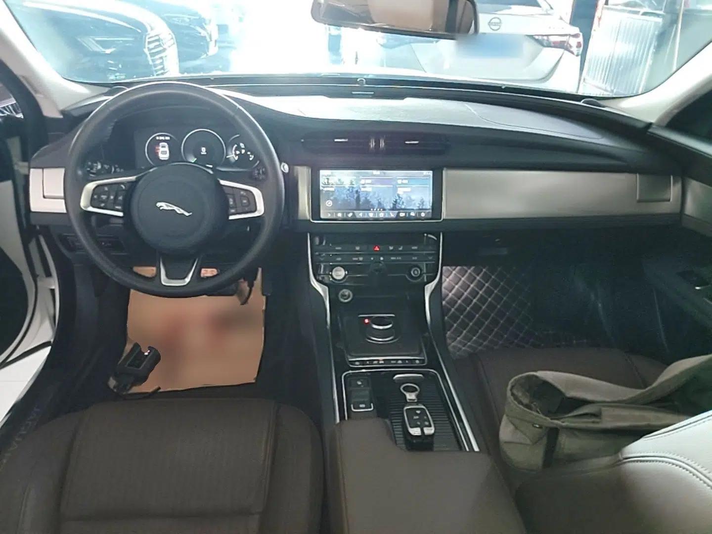 Jaguar XFL 2020 XFL 2.0T P250 Two-Wheel-Drive Luxury Edition — миниатюра 12