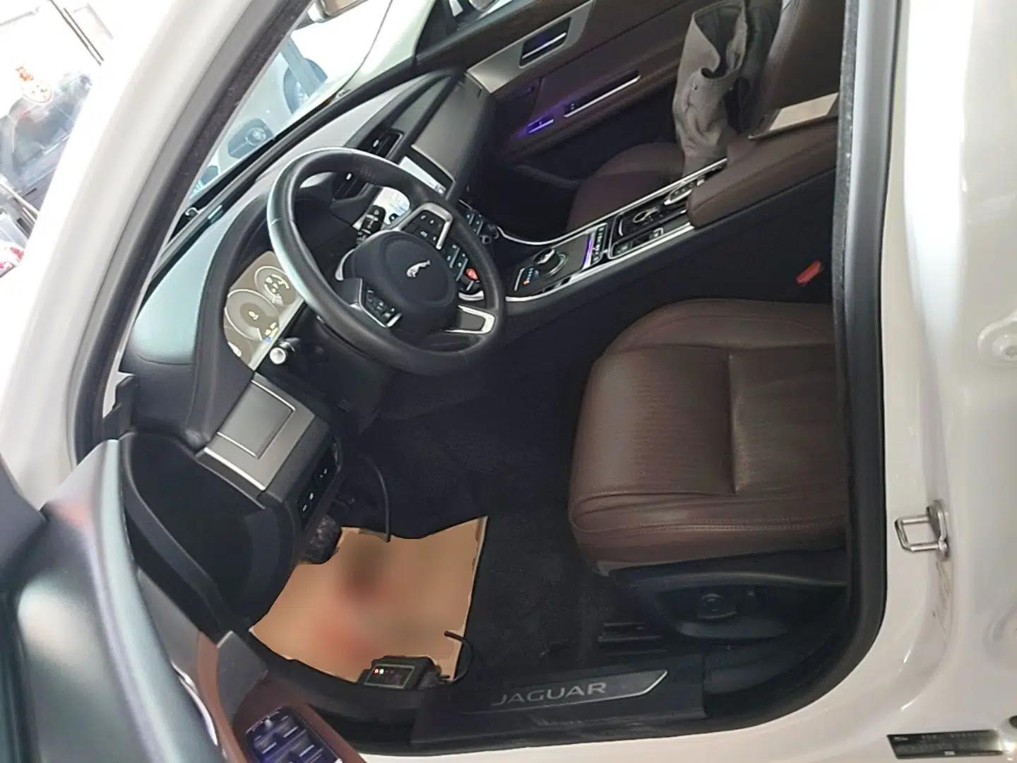 Jaguar XFL 2020 XFL 2.0T P250 Two-Wheel-Drive Luxury Edition — миниатюра 17