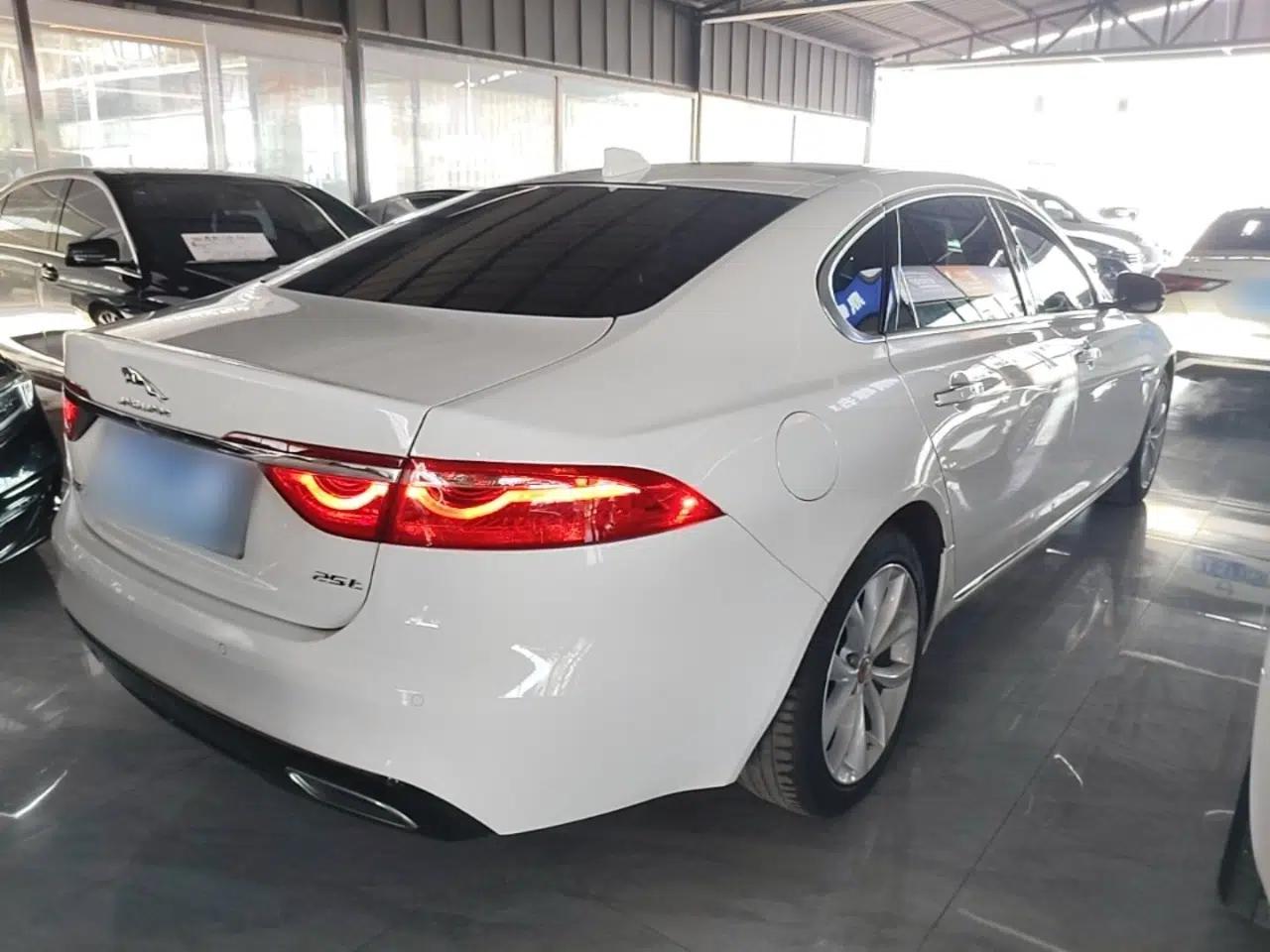 Jaguar XFL 2020 XFL 2.0T P250 Two-Wheel-Drive Luxury Edition — миниатюра 6