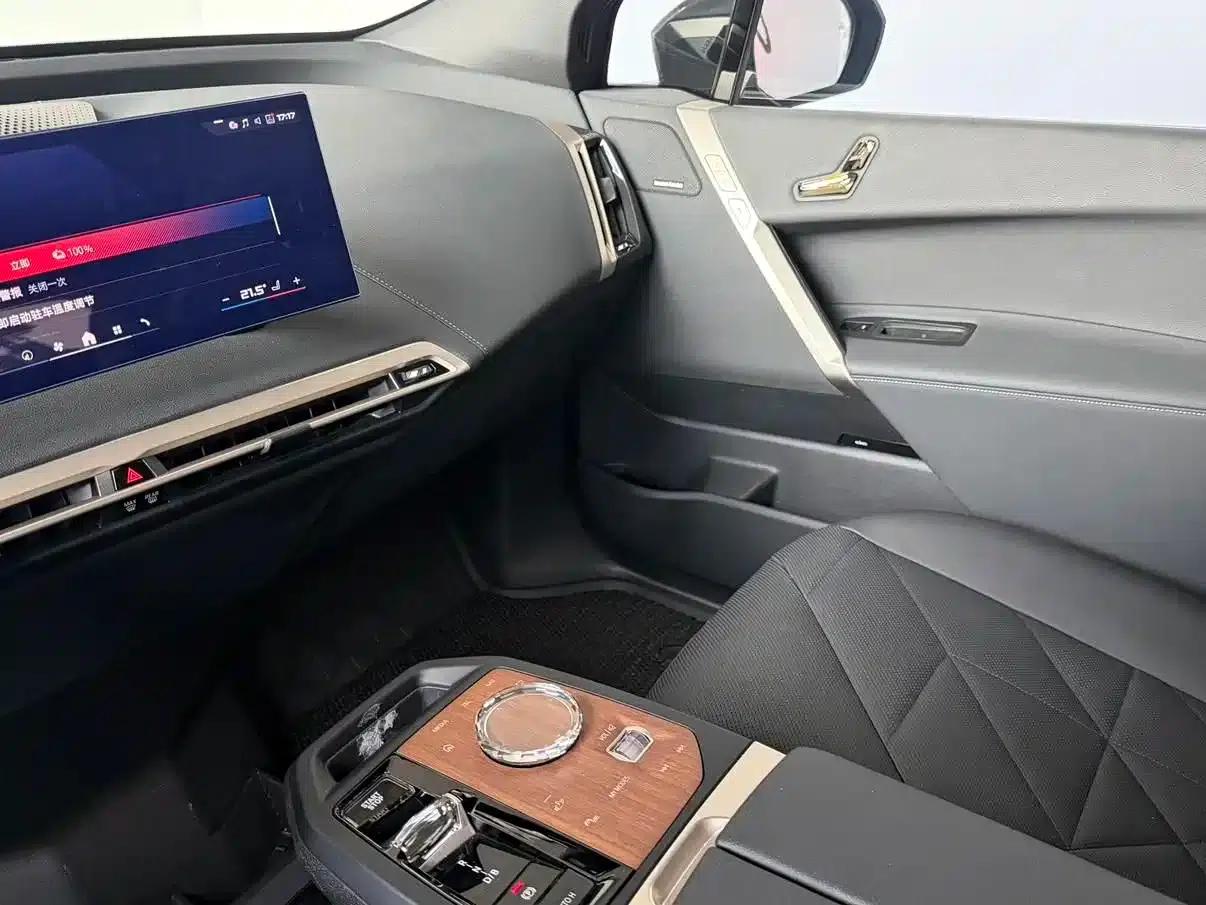 BMW iX 2023 xDrive40 — миниатюра 17