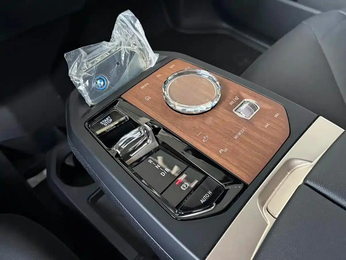 BMW iX 2023 xDrive40 — миниатюра 6